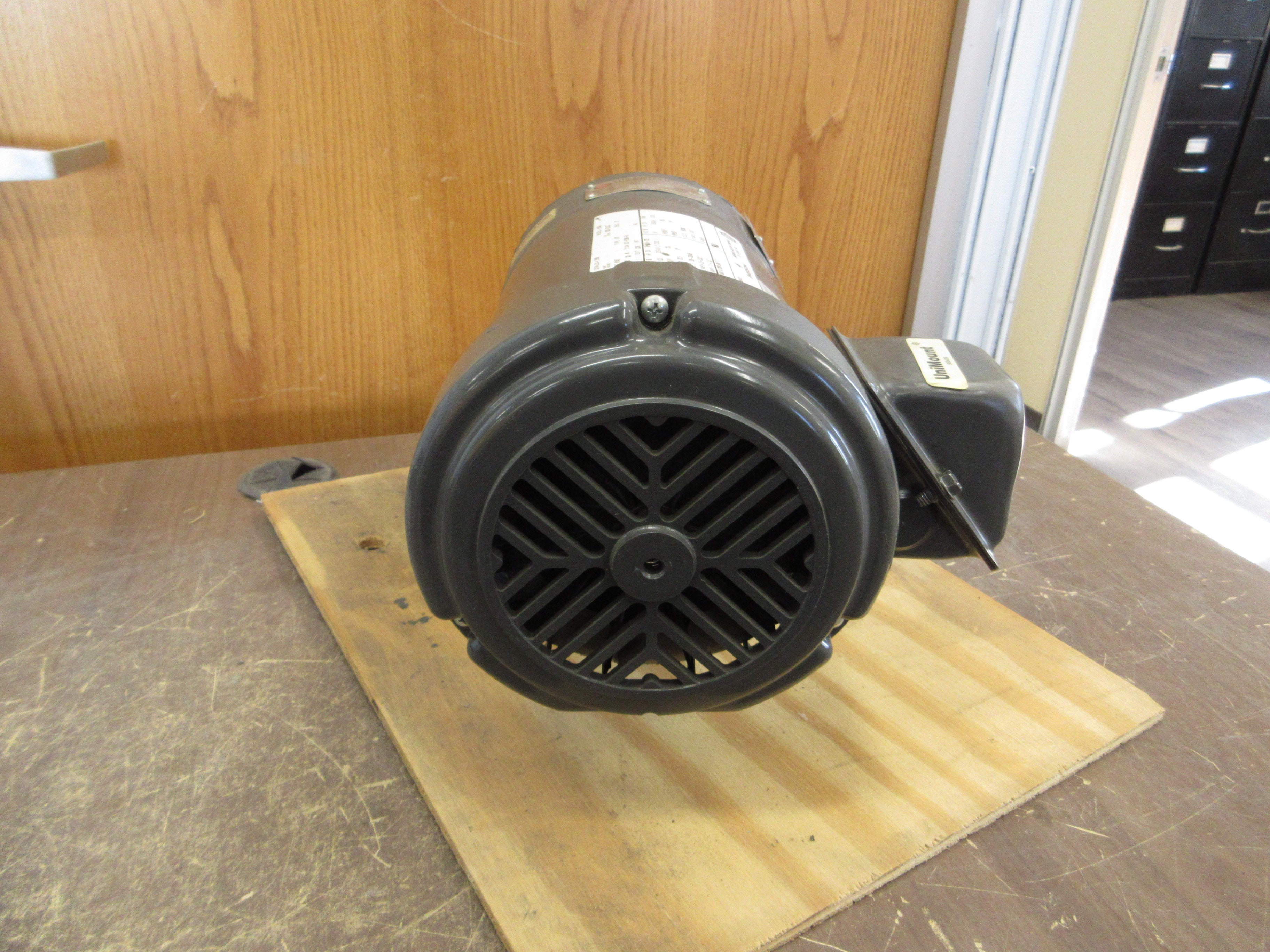 Emerson Gearmotor E190 2HP 1800RPM 208-230/460V 6.5-6.2/3.1A 60Hz 3Ph Used