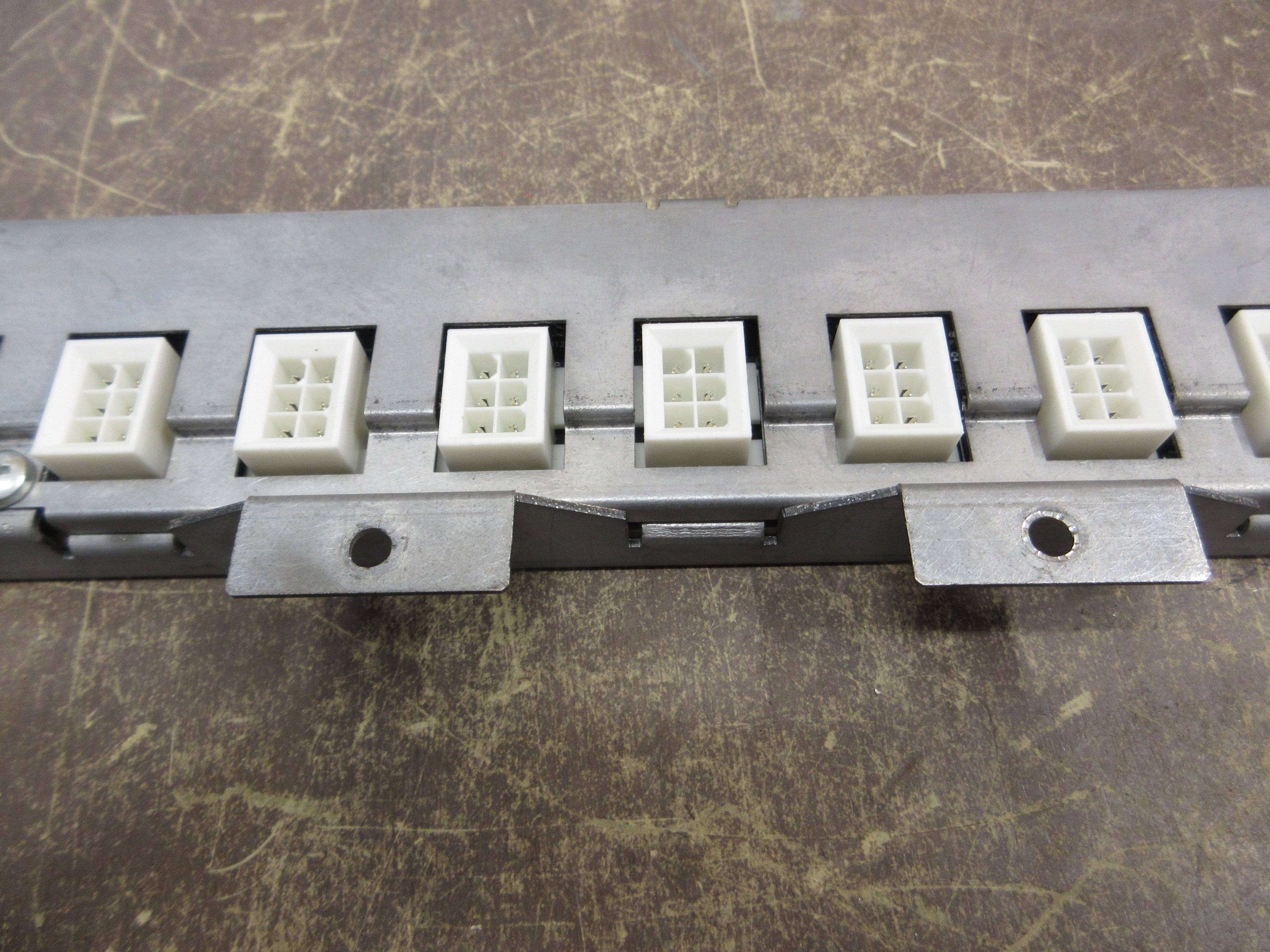 Square D Powerlink G3 Circuit Control Bus NF12SBLG3 *No Mounting Screws* Used