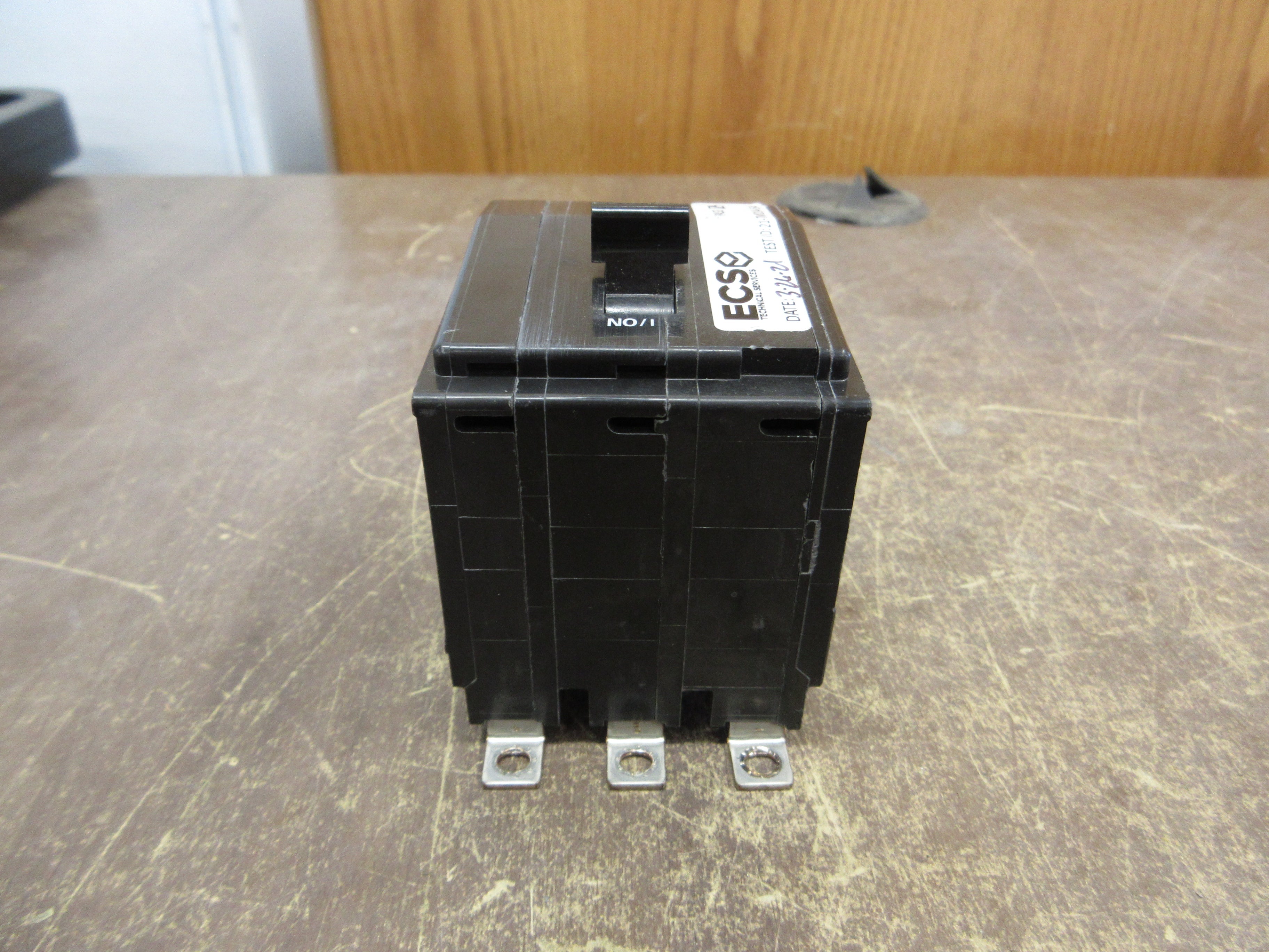 Square D Circuit Breaker QOB320 20A 240V 3P *Missing (3) Terminal Screws* Used