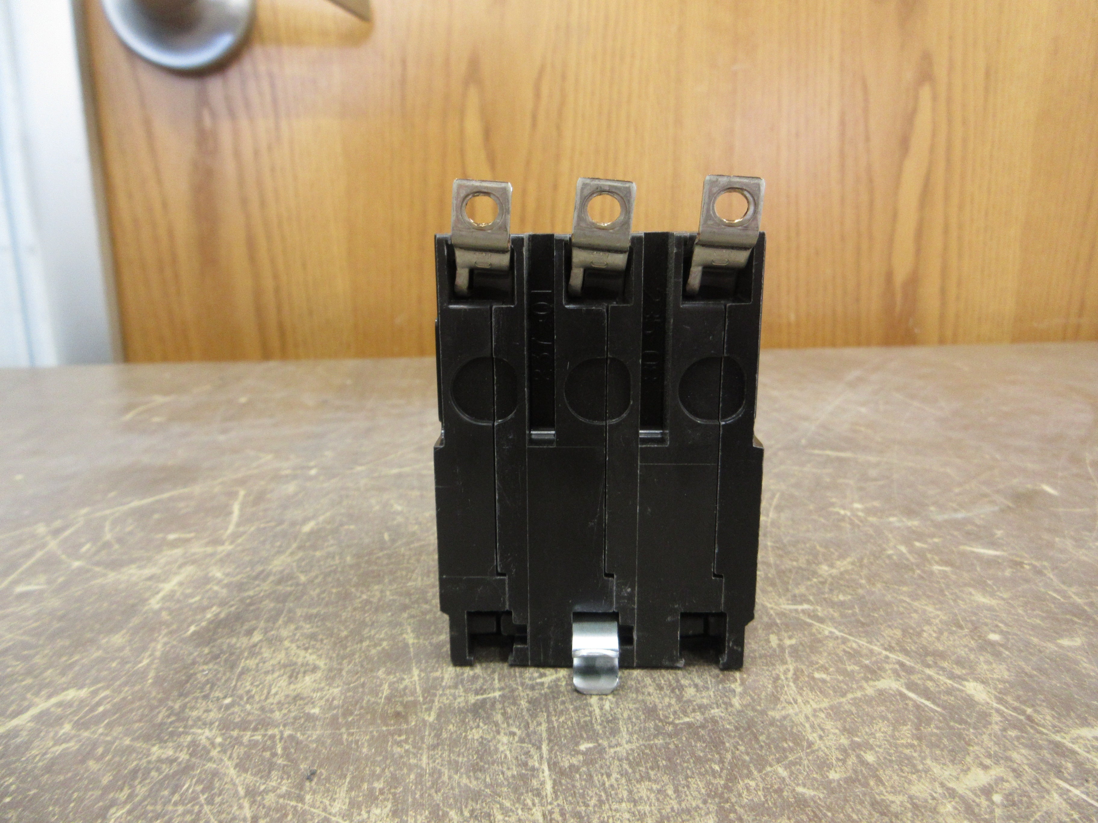Square D Circuit Breaker QOB320 20A 240V 3P *Missing (3) Terminal Screws* Used