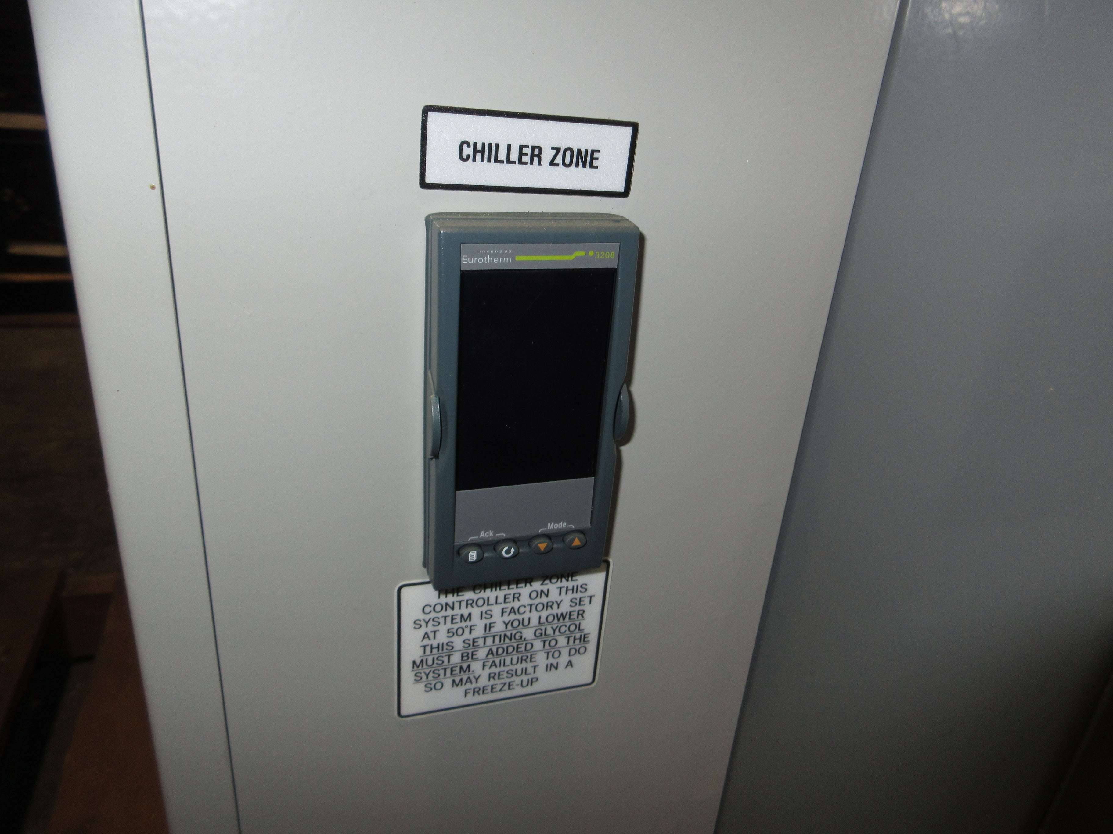 Mokon Water Temperature Control Unit 311513 3kW 460V 3Ph 60Hz 15A 200°F Max Used