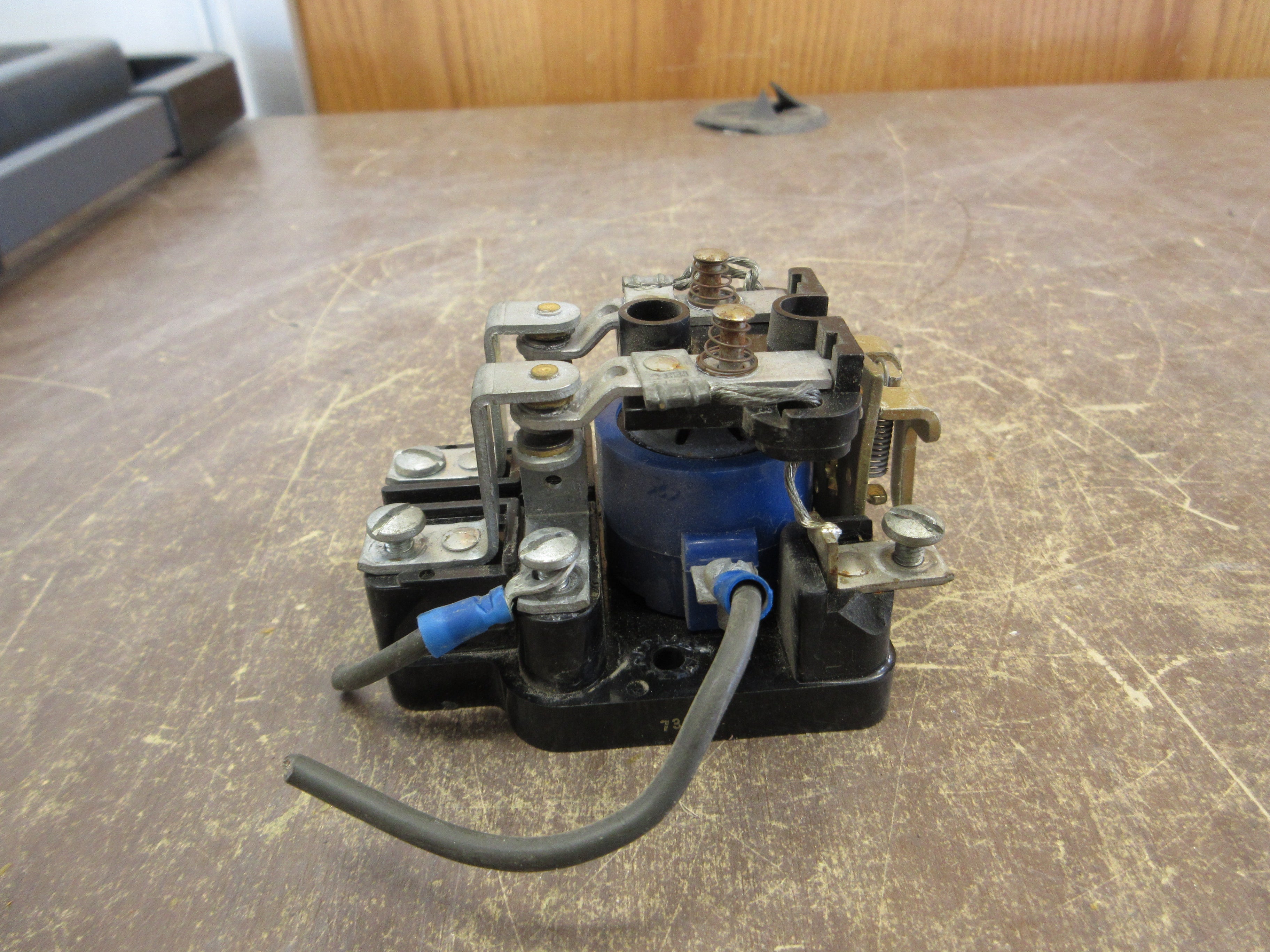 Deltrol Controls Relay 900DPDT 24VDC Coil 25A 120/240V 1Ph *Chipped* Used