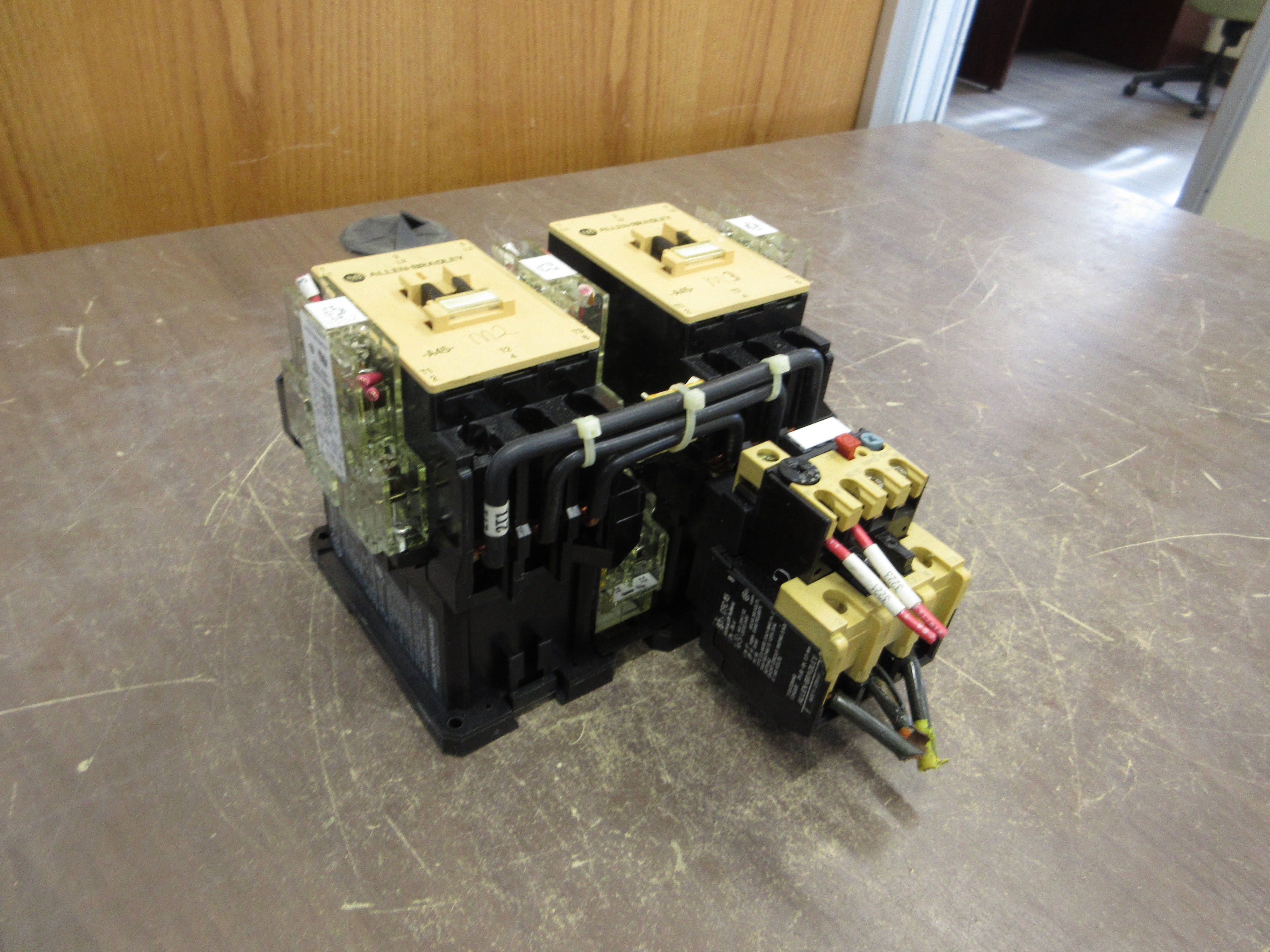 Allen-Bradley Reversing Starter 104-A45ND3-19B Ser. C 120V Coil Trip: 30-45A