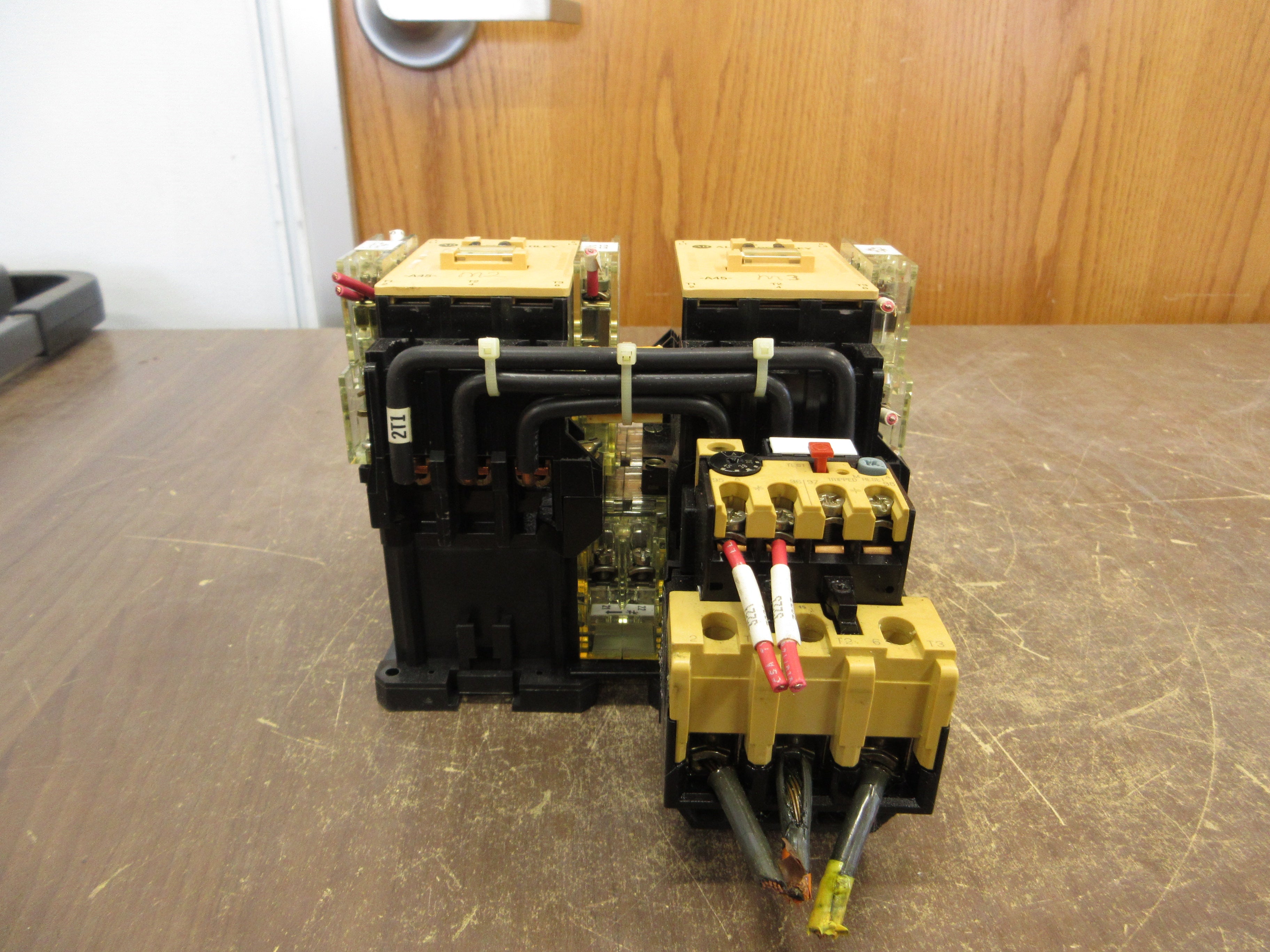 Allen-Bradley Reversing Starter 104-A45ND3-19B Ser. C 120V Coil Trip: 30-45A