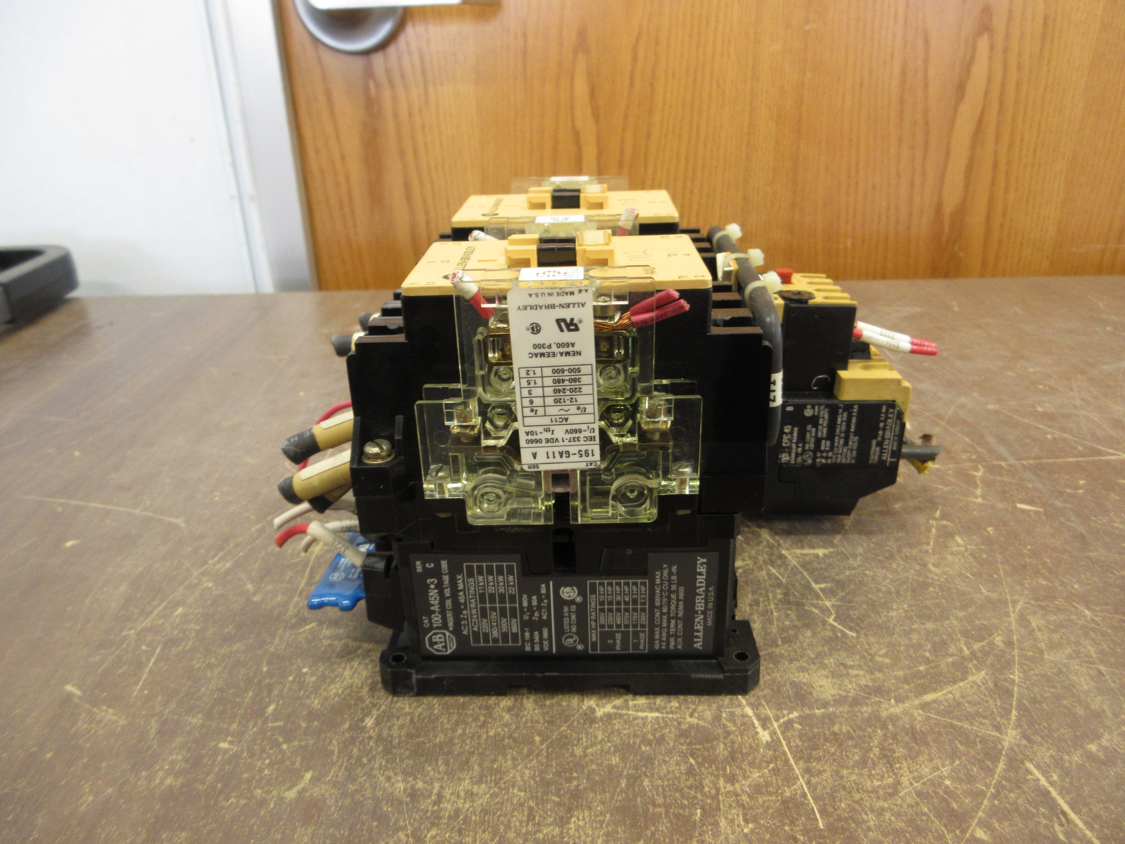 Allen-Bradley Reversing Starter 104-A45ND3-19B Ser. C 120V Coil Trip: 30-45A