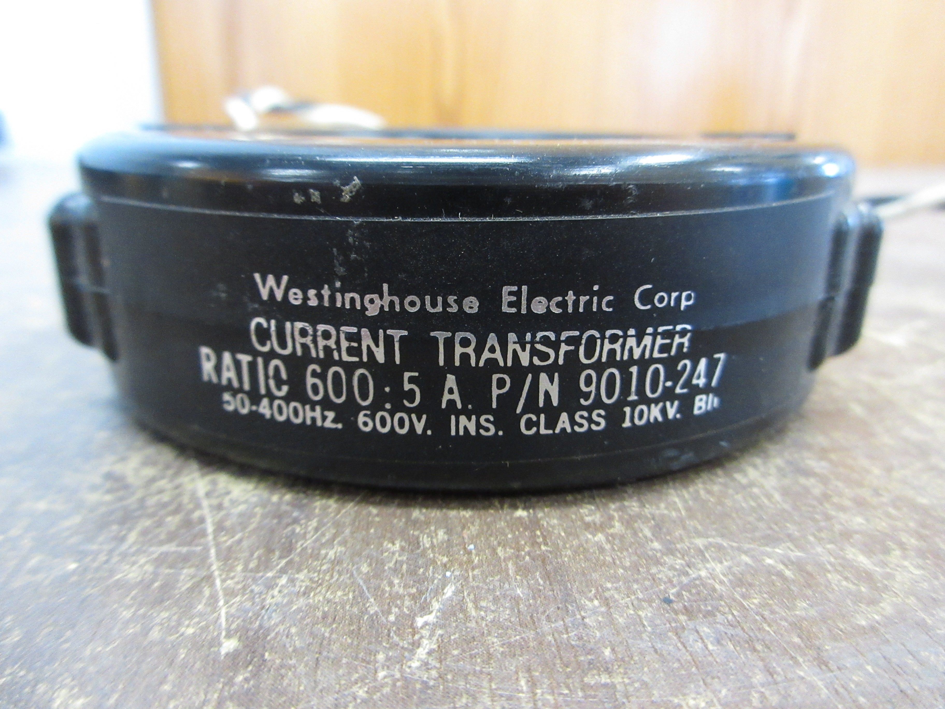 Westinghouse Current Transformer 9010-247 Ratio 600:5A 600V 50-400Hz 10kV BIL