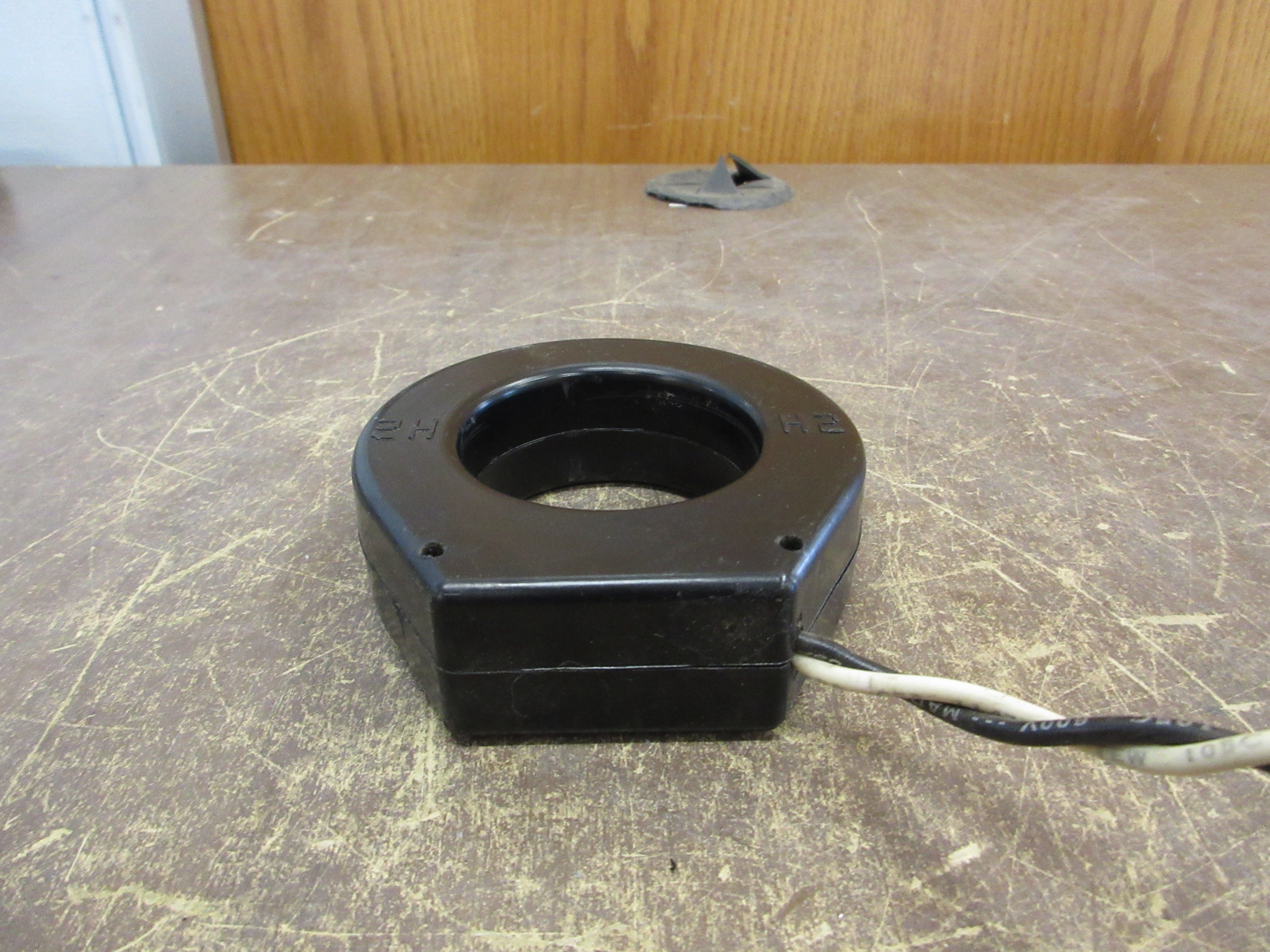 Westinghouse Current Transformer 9010-247 Ratio 600:5A 600V 50-400Hz 10kV BIL