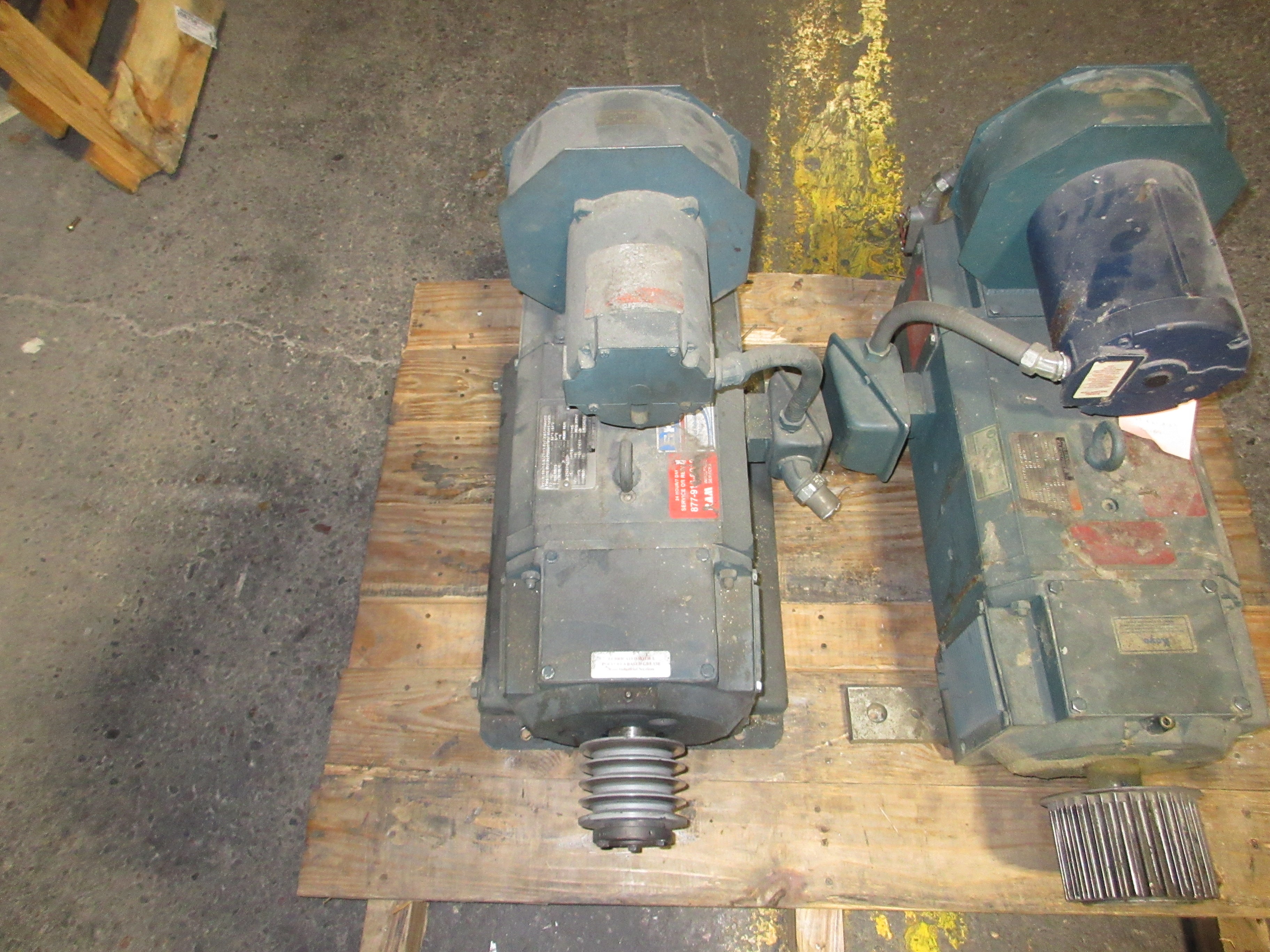 Reliance Electric DC Motor 02KSW07821M-VX 20HP 1800/2400RPM 500V 37A Used