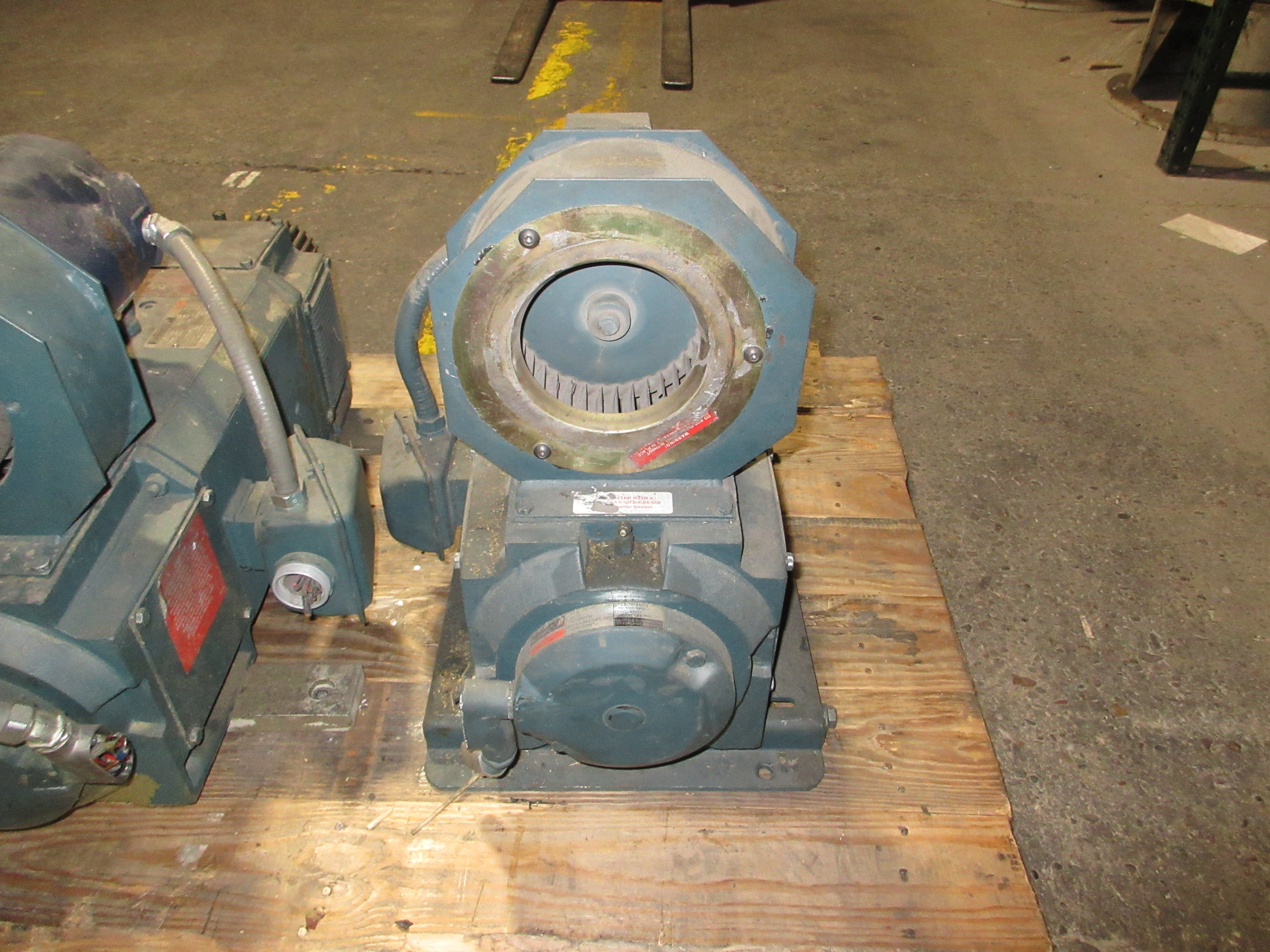 Reliance Electric DC Motor 02KSW07821M-VX 20HP 1800/2400RPM 500V 37A Used