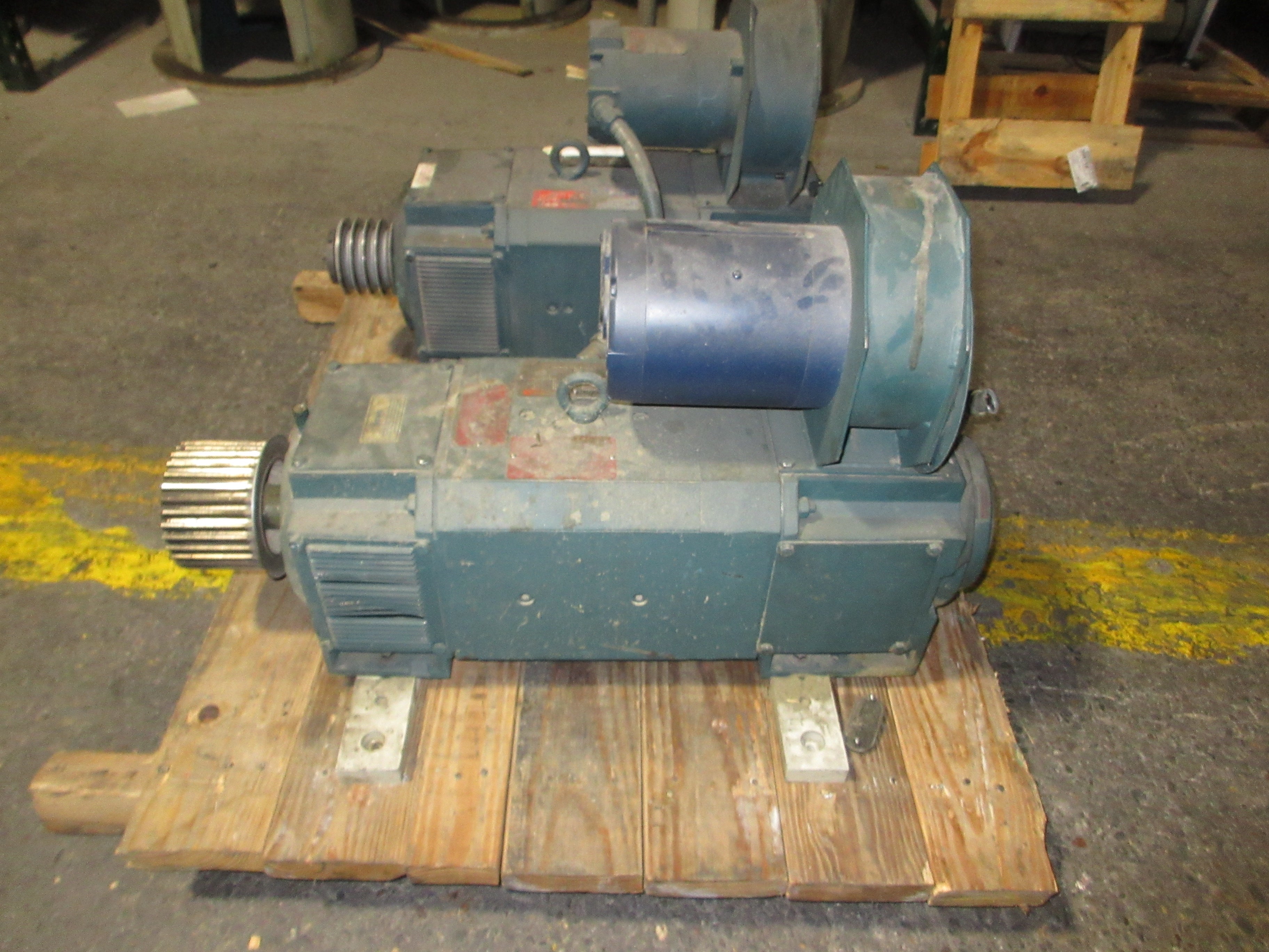 Reliance Electric DC Motor 01KSN08641A-0X 30HP 1800/2400RPM 500V 52A Used
