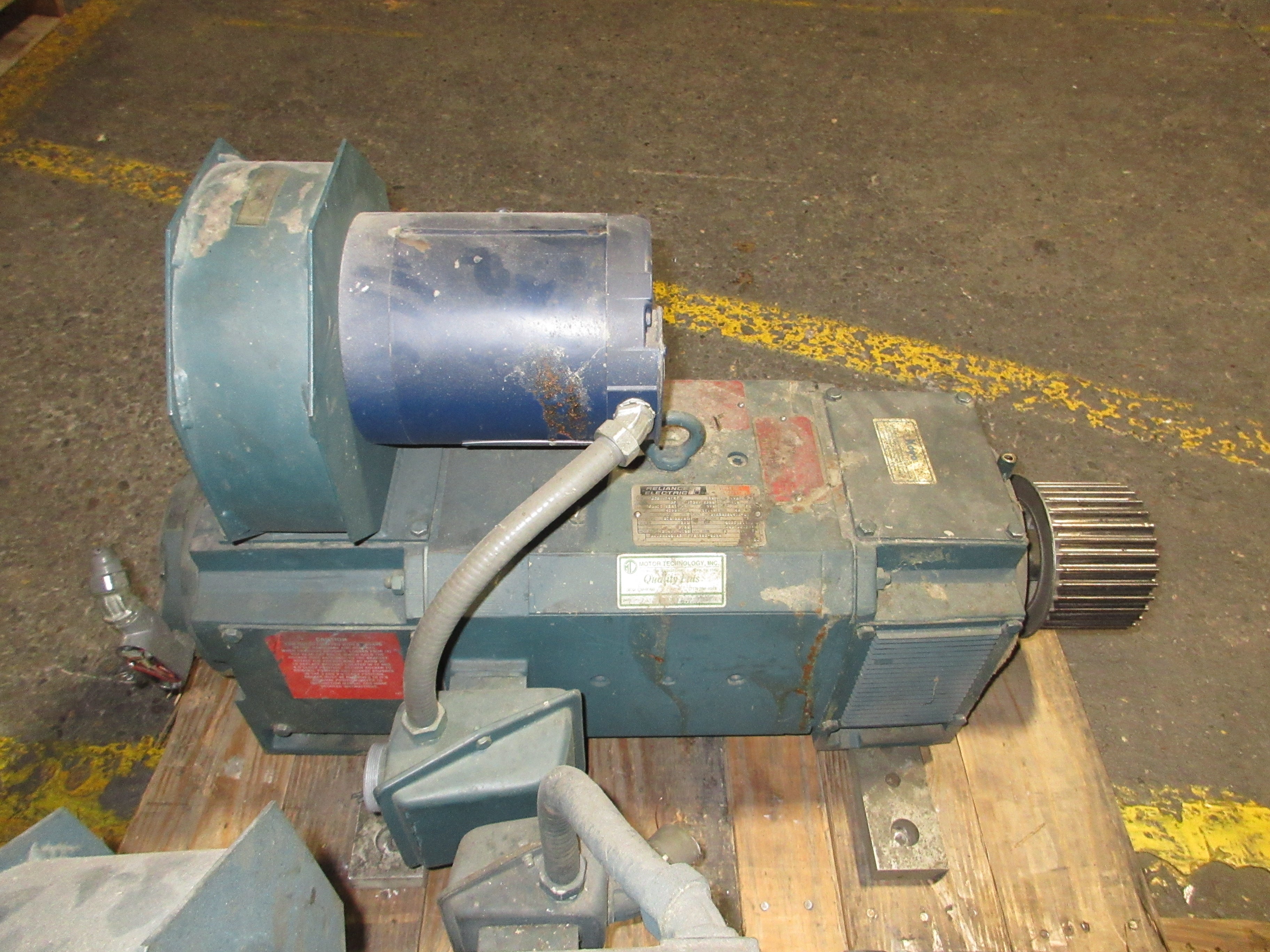 Reliance Electric DC Motor 01KSN08641A-0X 30HP 1800/2400RPM 500V 52A Used