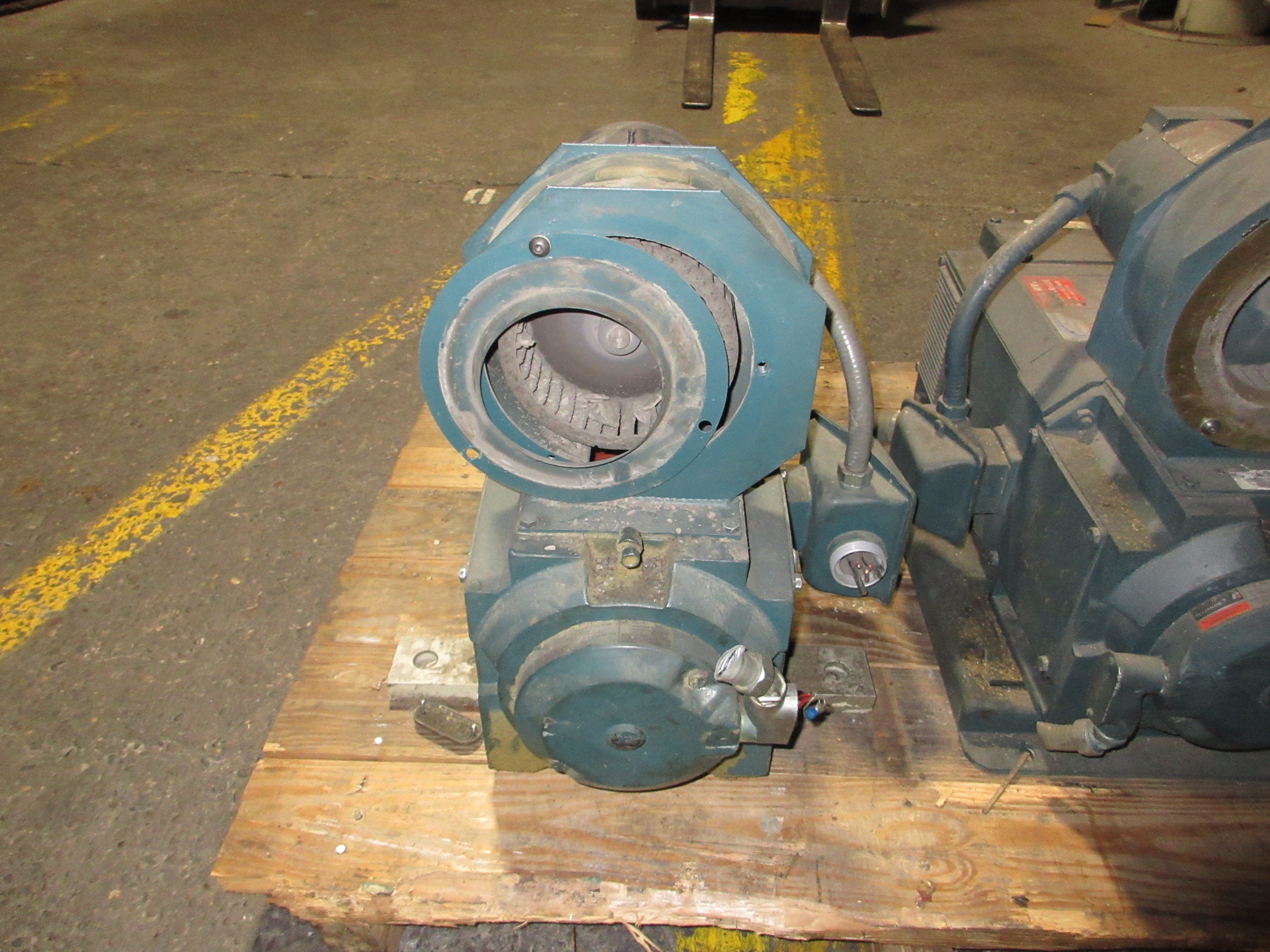 Reliance Electric DC Motor 01KSN08641A-0X 30HP 1800/2400RPM 500V 52A Used