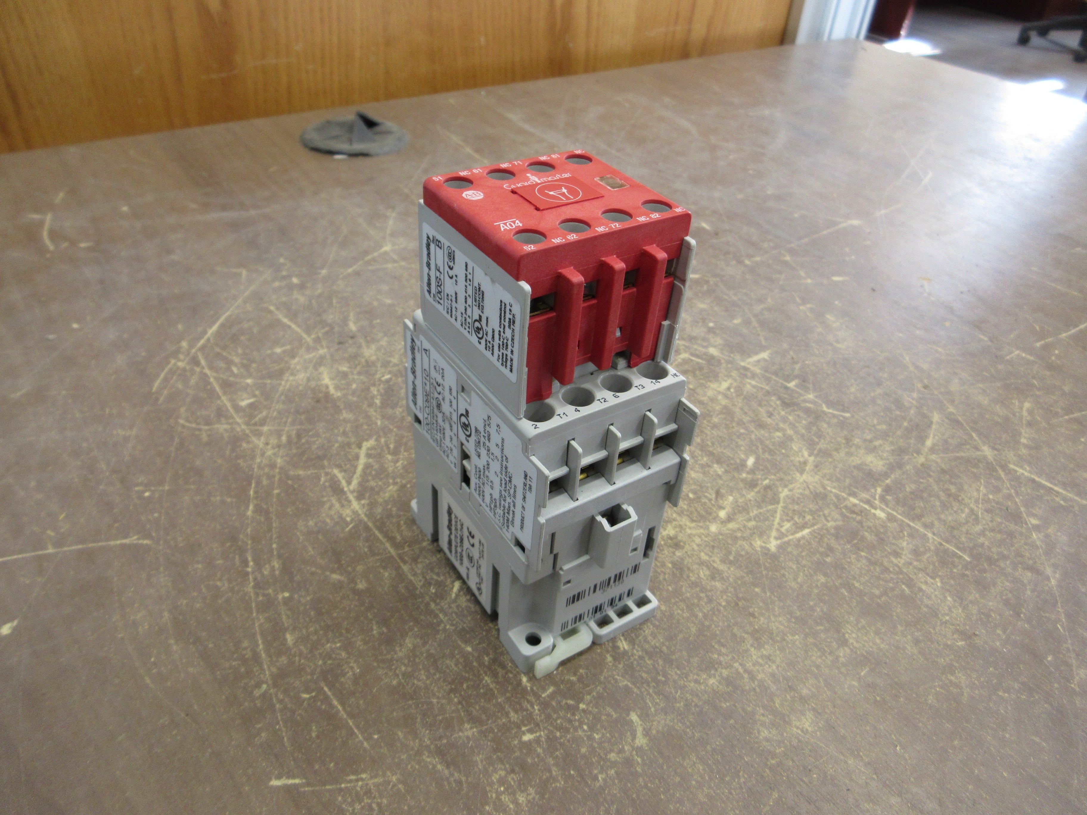 Allen-Bradley Safety Contactor 100S-C09EJ14C 24VDC Coil 25A 600V Used