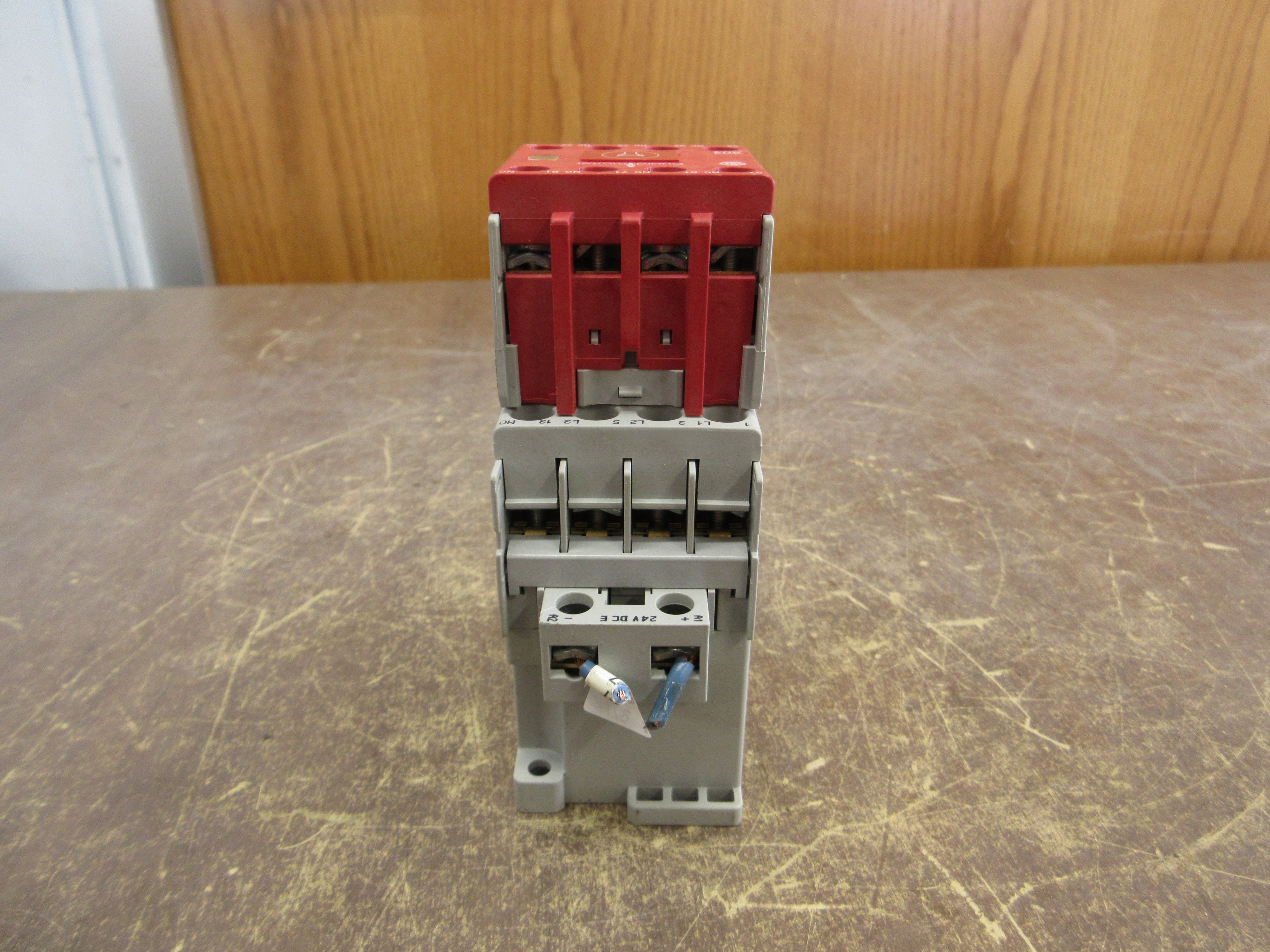 Allen-Bradley Safety Contactor 100S-C09EJ14C 24VDC Coil 25A 600V Used