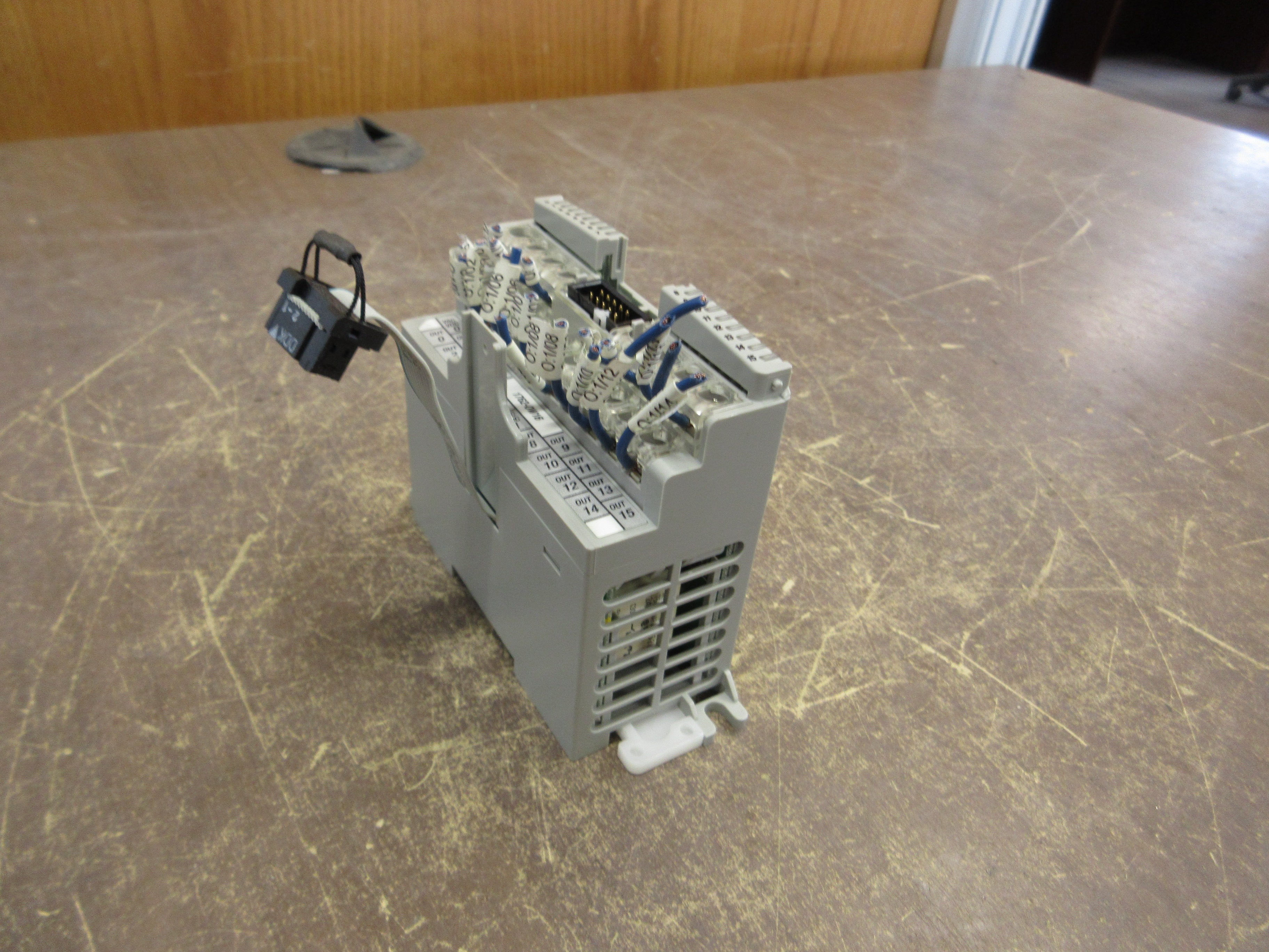 Allen-Bradley MicroLogix Relay Output Module 1762-OW16 Ser. B Rev. A 16PT Used