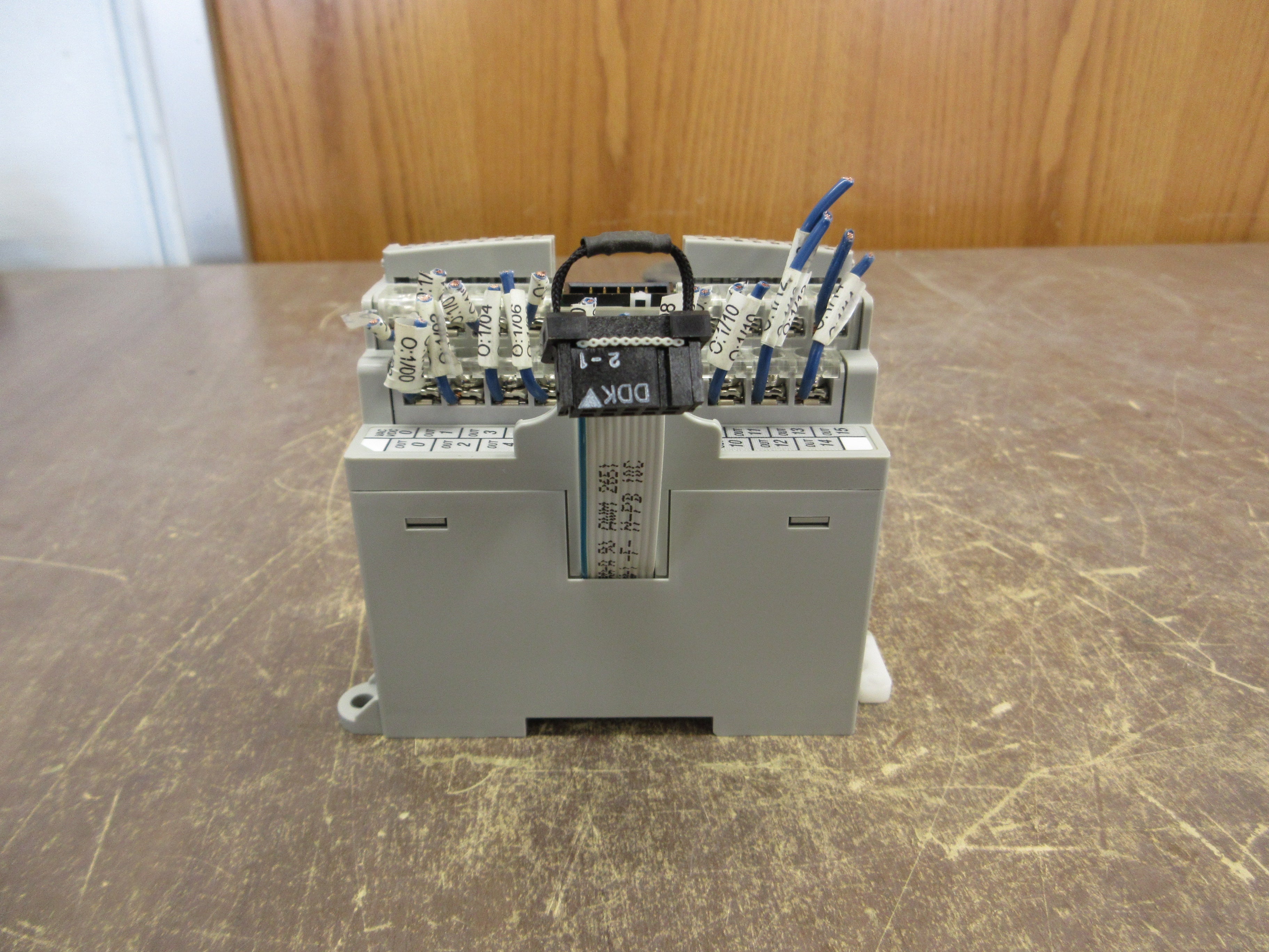 Allen-Bradley MicroLogix Relay Output Module 1762-OW16 Ser. B Rev. A 16PT Used
