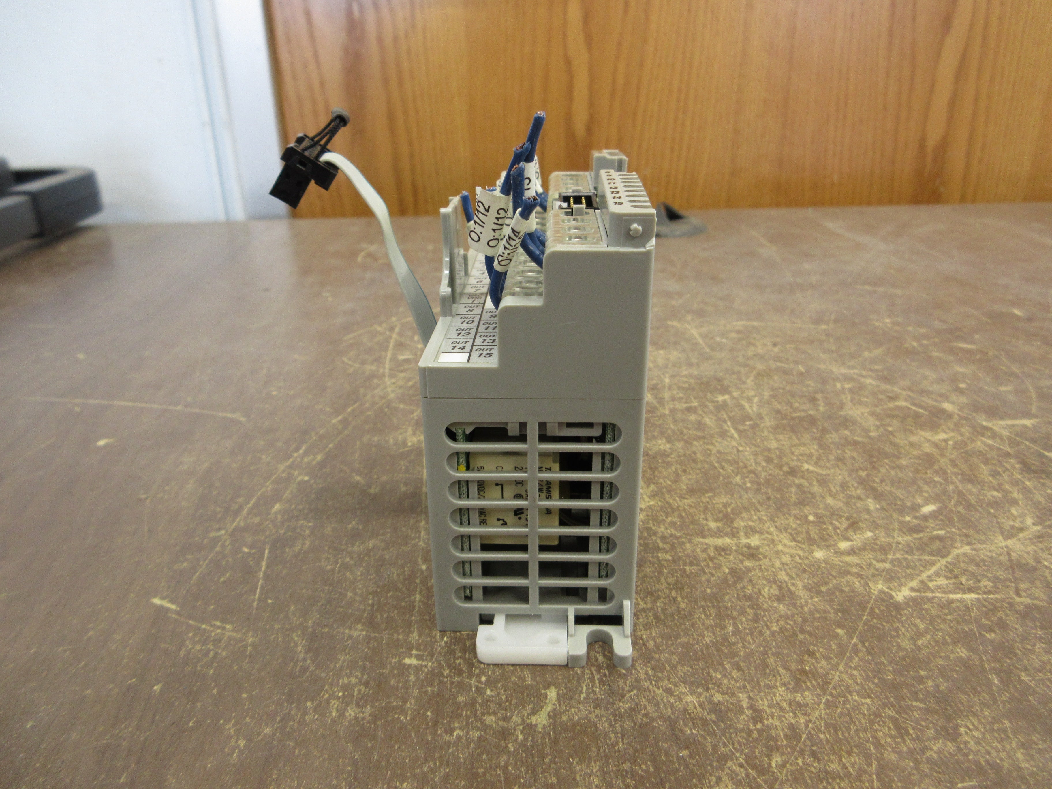 Allen-Bradley MicroLogix Relay Output Module 1762-OW16 Ser. B Rev. A 16PT Used