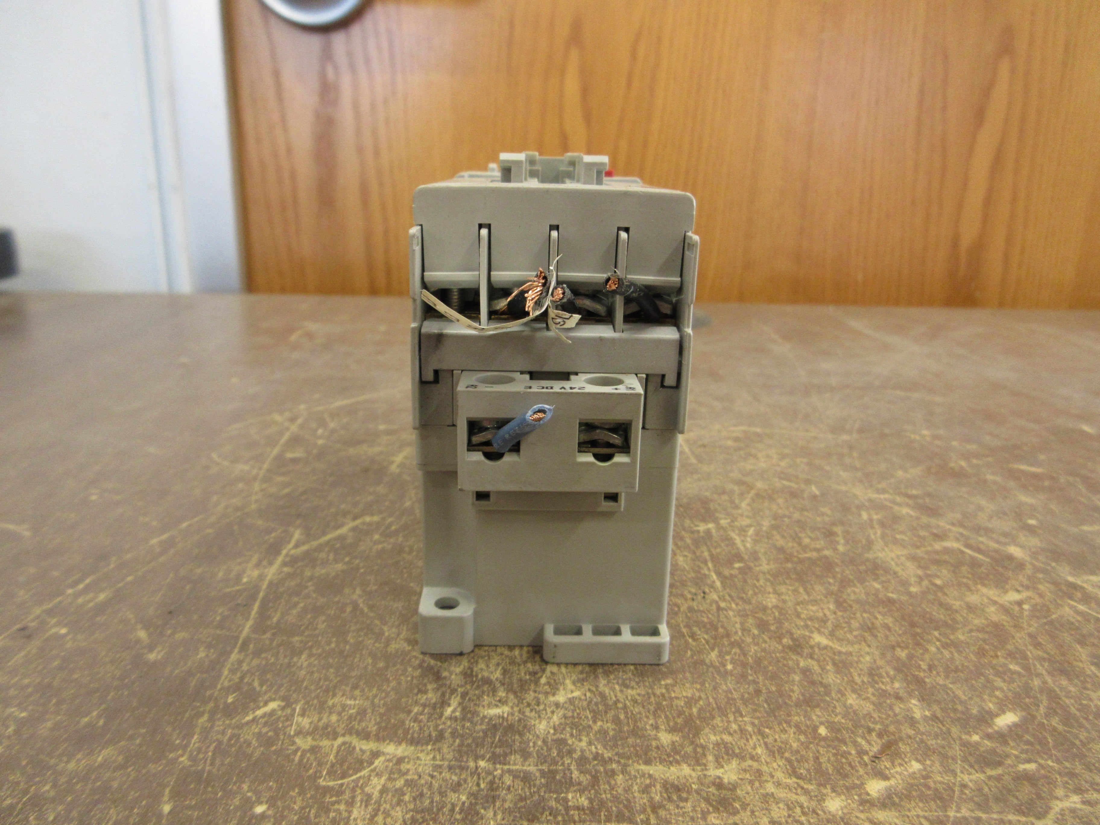 Allen-Bradley Starter 100-C09E*10/193-EECB 24VDC Coil Trip: 1.0-5.0A 600V Used