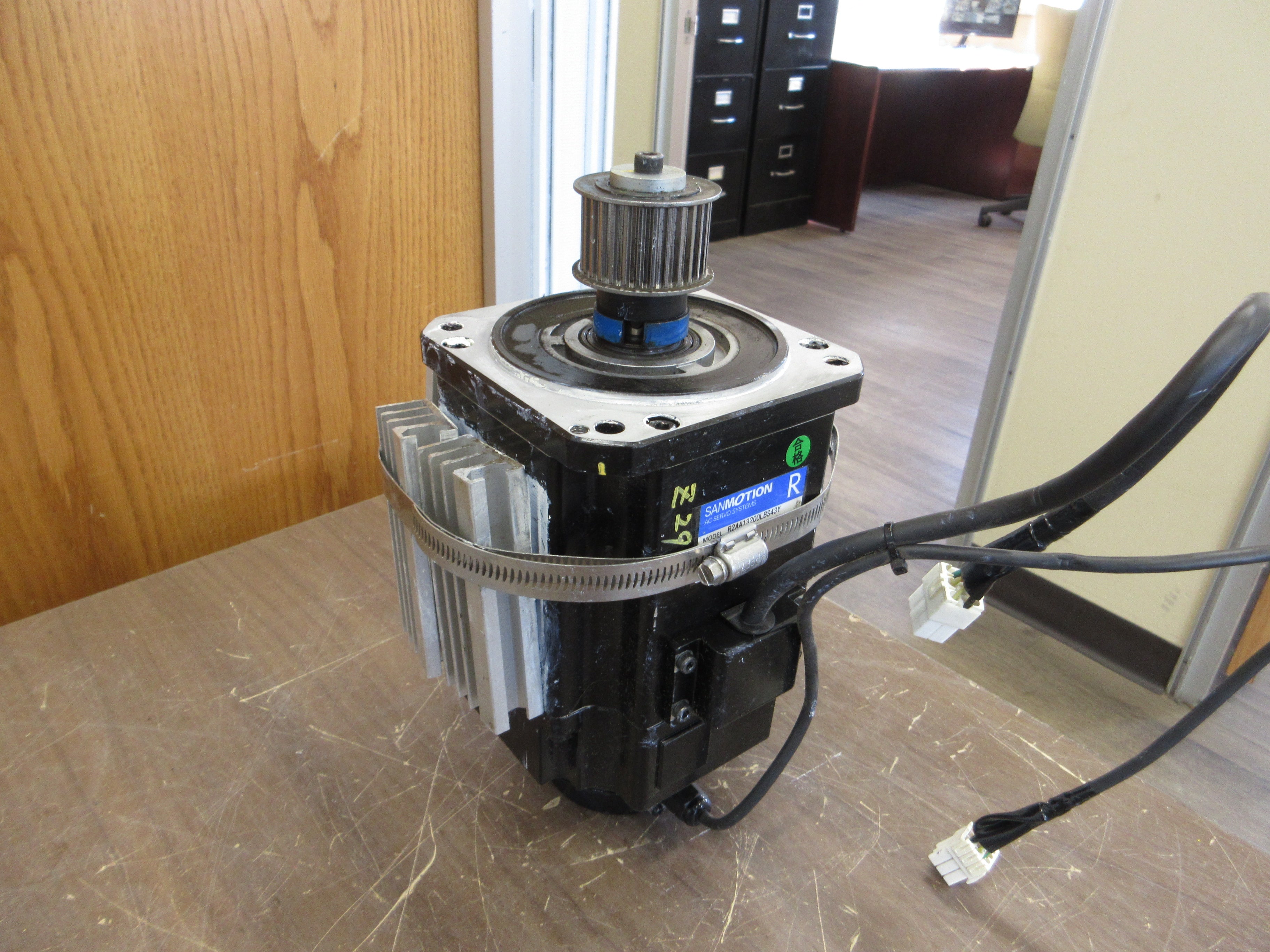 Sanyo Denki SanMotion AC Servo Motor R2AA13200LBS43Y 2.0kW 200V 11.0A 3Ph Used