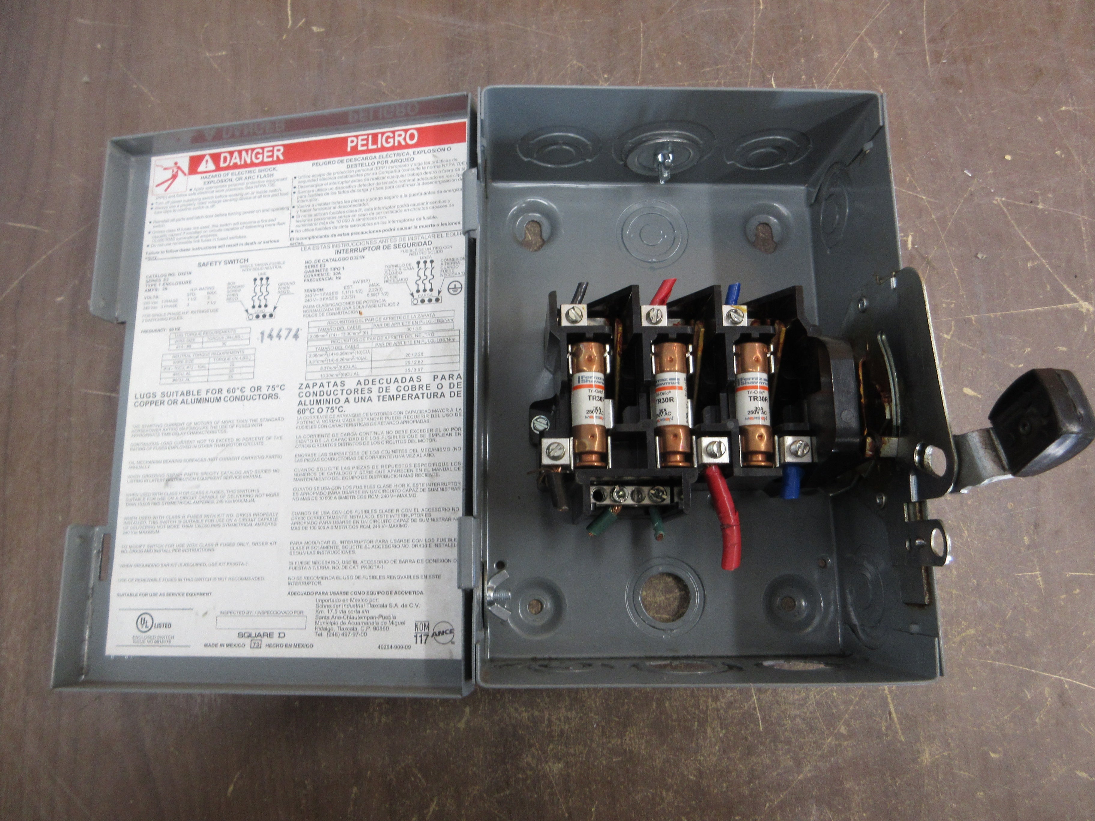 Square D Fusible Safety Switch / Disconnect D321N Ser. E3 30A 240V 3P Used