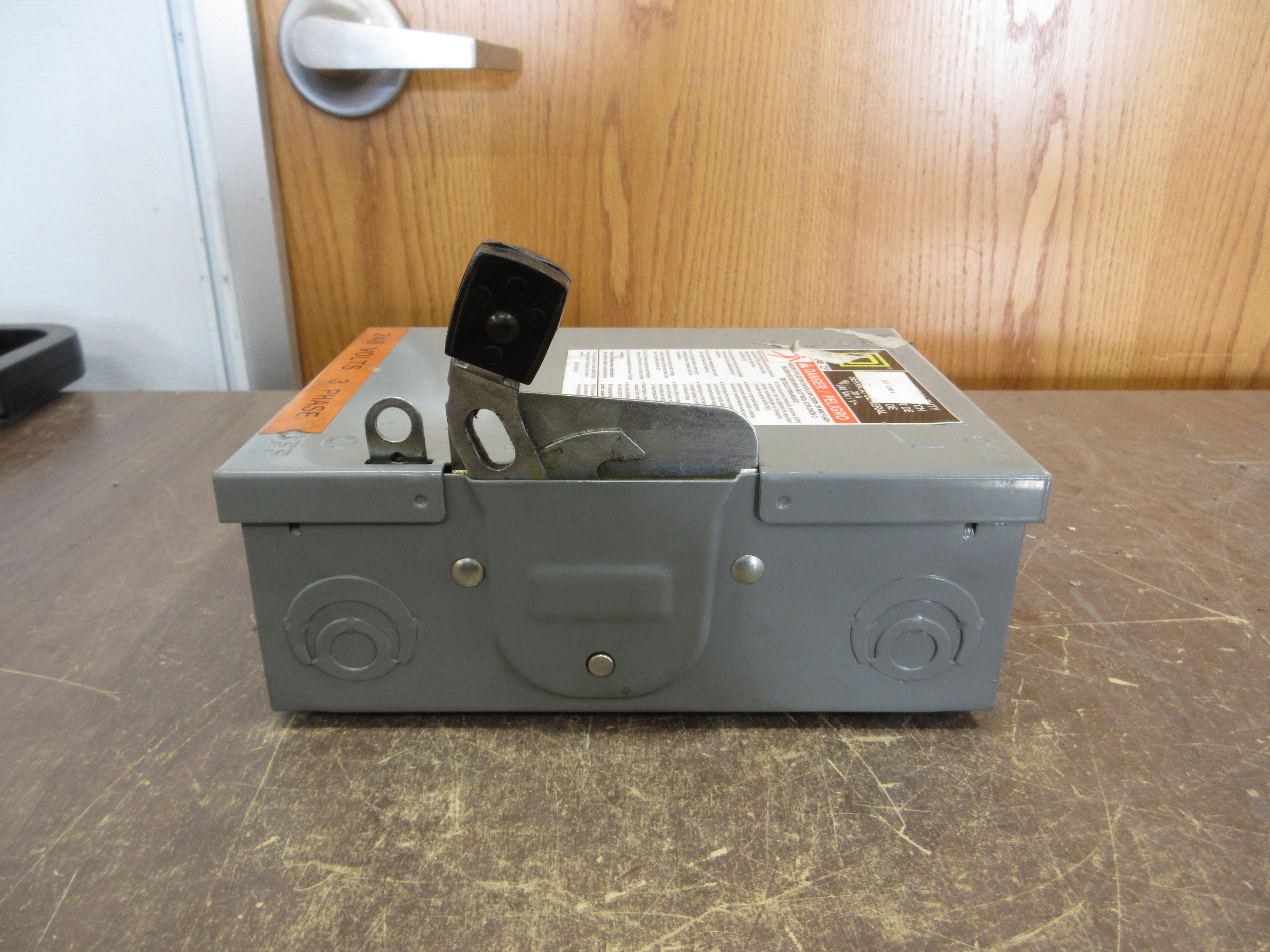 Square D Fusible Safety Switch / Disconnect D321N Ser. E3 30A 240V 3P Used
