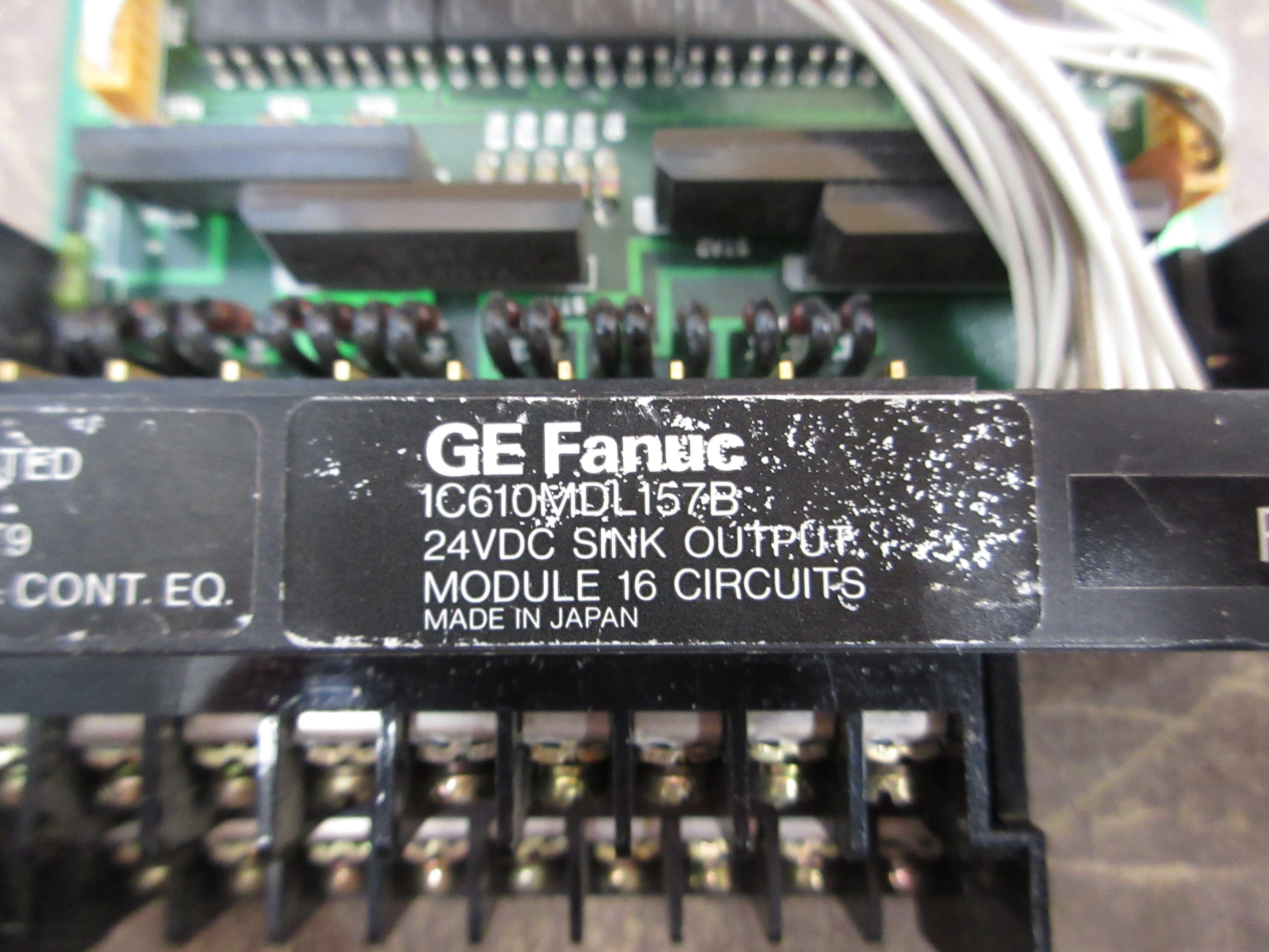 GE Fanuc Sink Output Module IC610MDL157B 24VDC 16-Circuits *No Terminal Cover*