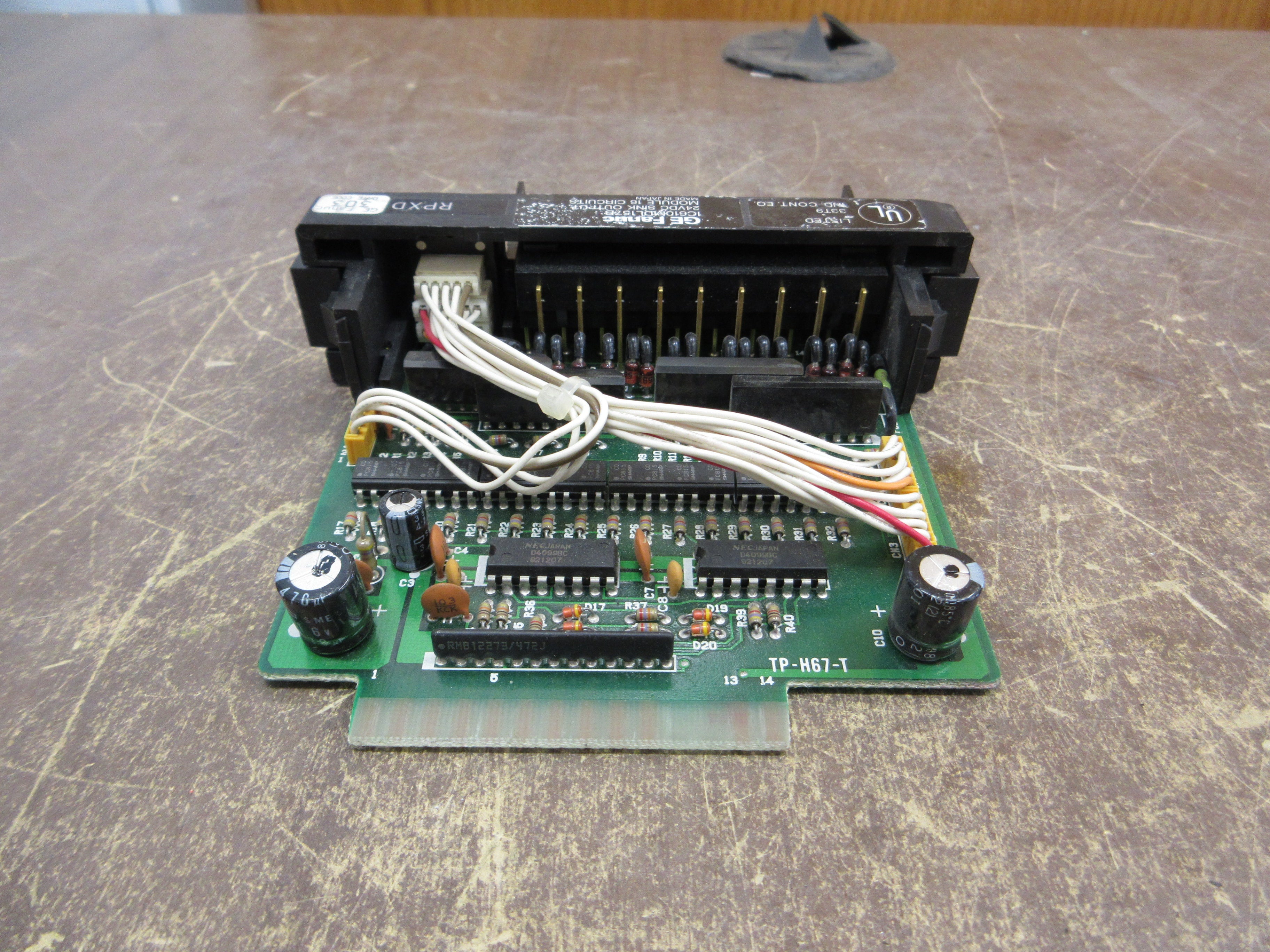 GE Fanuc Sink Output Module IC610MDL157B 24VDC 16-Circuits *No Terminal Cover*