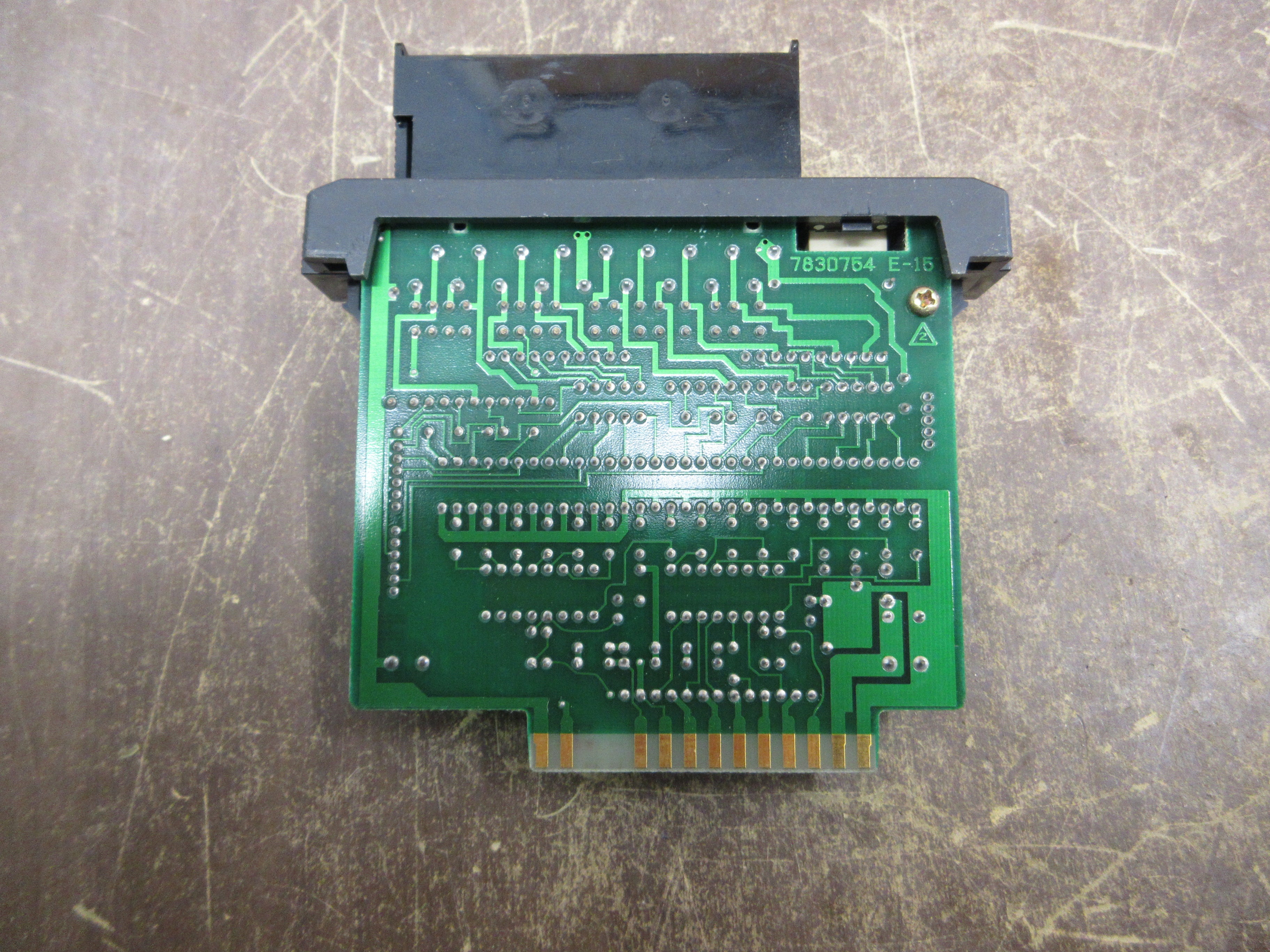 GE Fanuc Sink Output Module IC610MDL157B 24VDC 16-Circuits *No Terminal Cover*