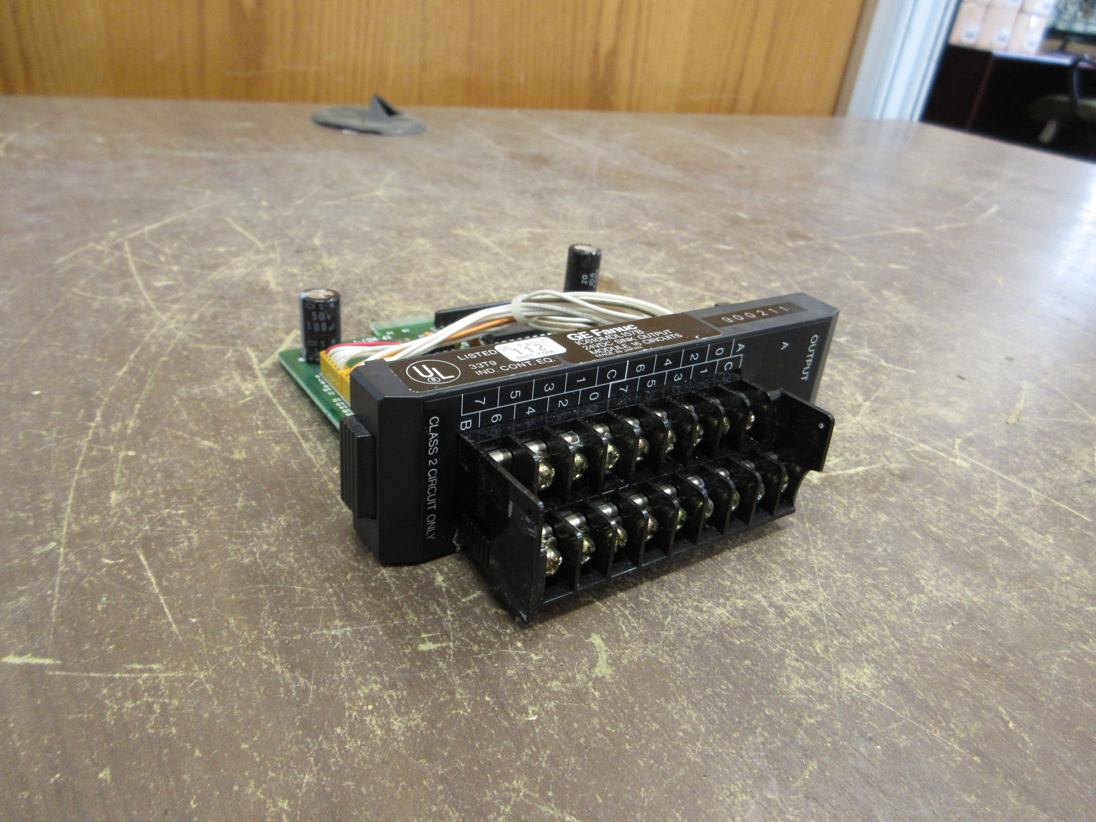 GE Fanuc Sink Output Module IC610MDL157B 24VDC 16-Circuits *No Terminal Cover*