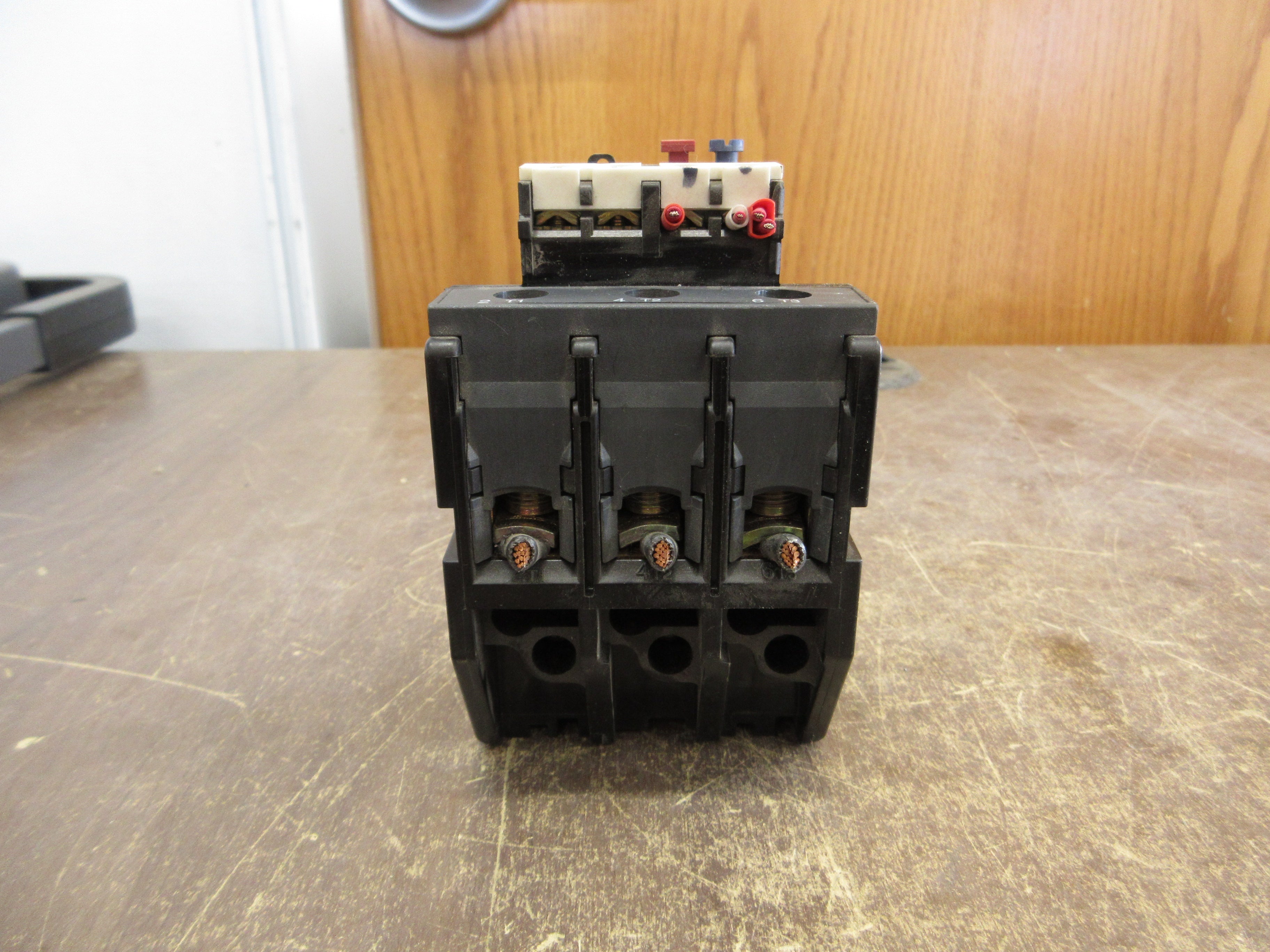 Telemecanique Solid State Overload LR2 D3555 Trip: 30-40A *No Cover* Used