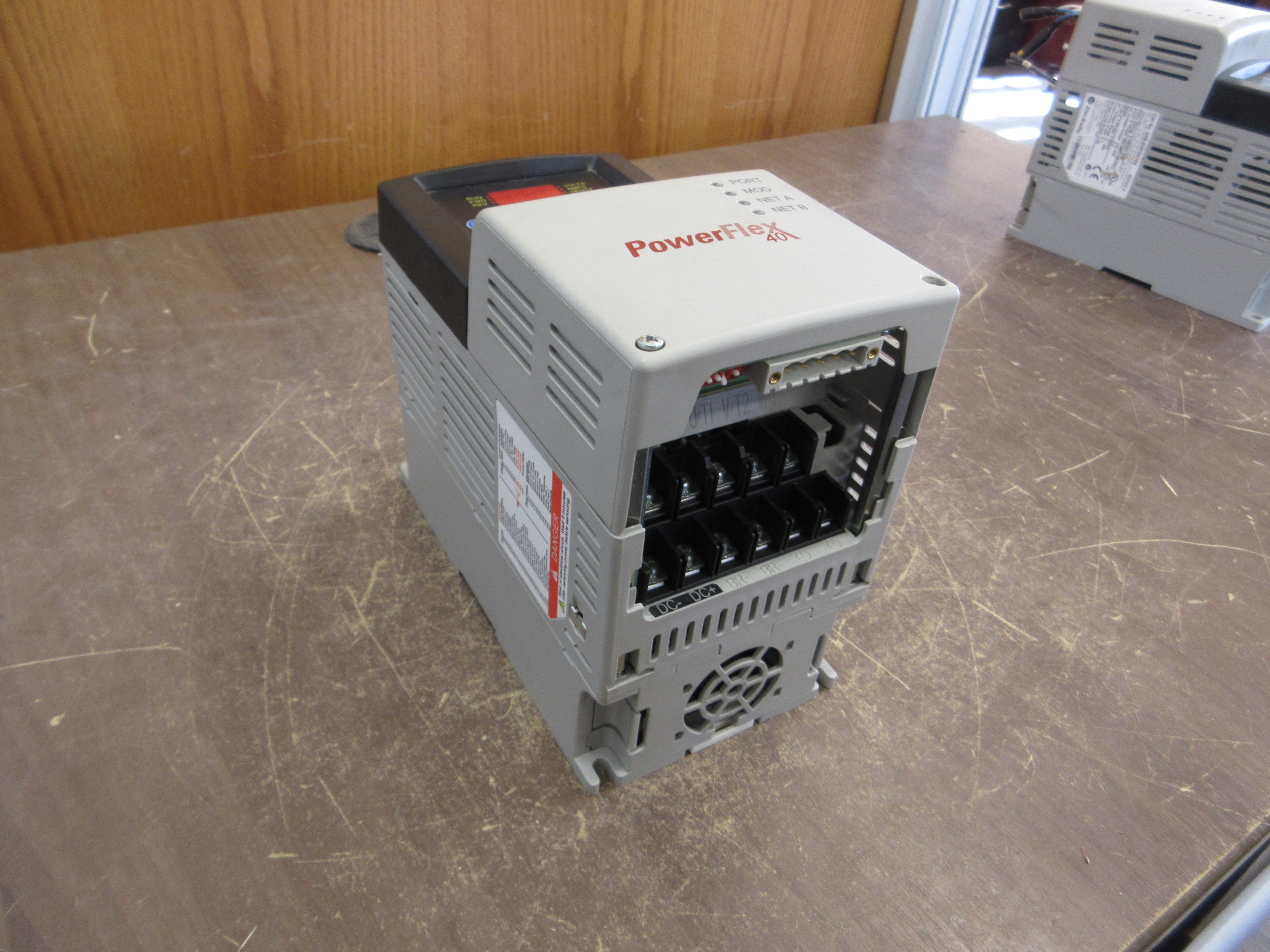 Allen-Bradley PowerFlex 40 AC Drive 22B-D2P3N104 1HP 3Ph Out Used