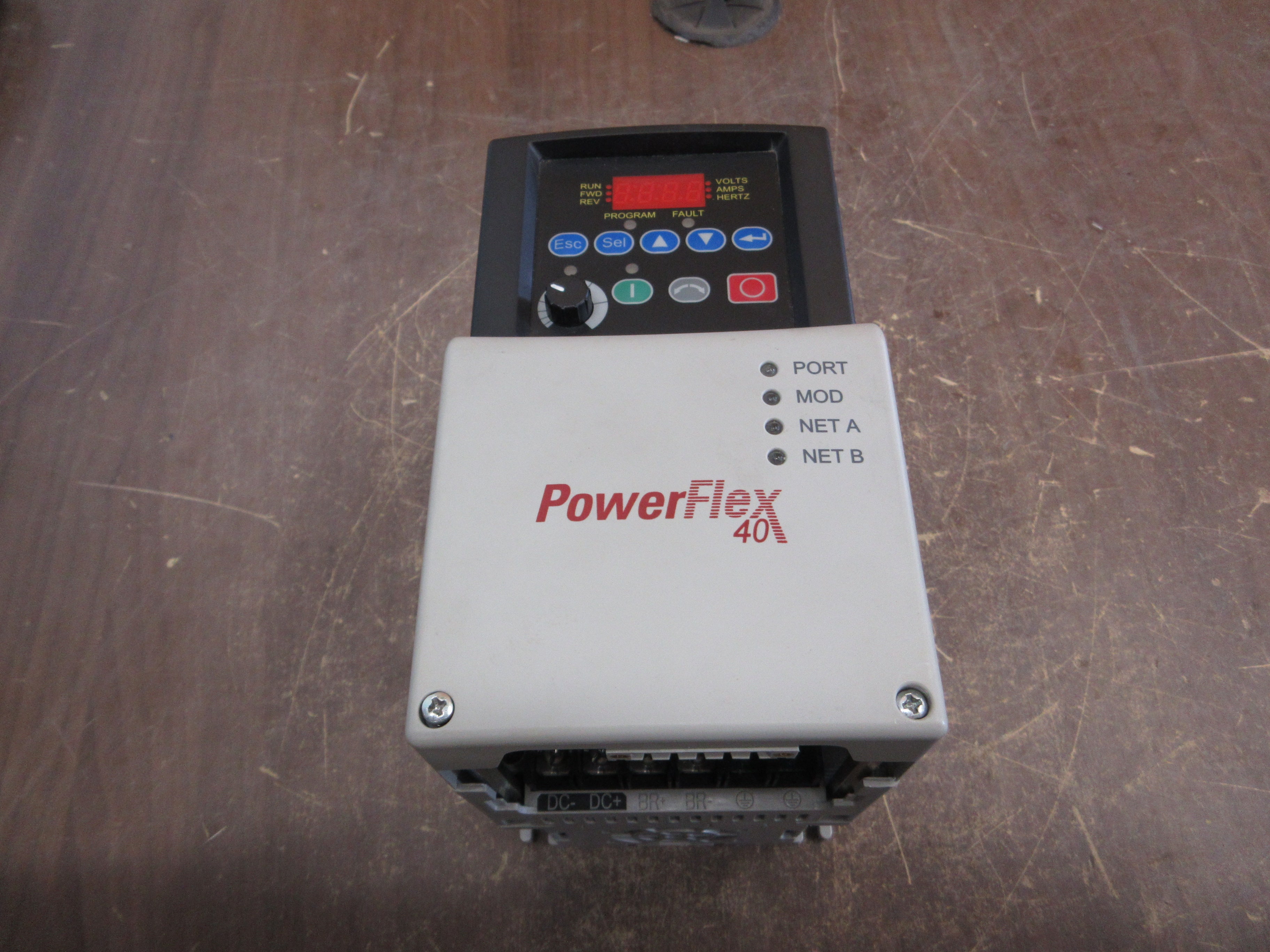 Allen-Bradley PowerFlex 40 AC Drive 22B-D2P3N104 1HP 3Ph Out Used