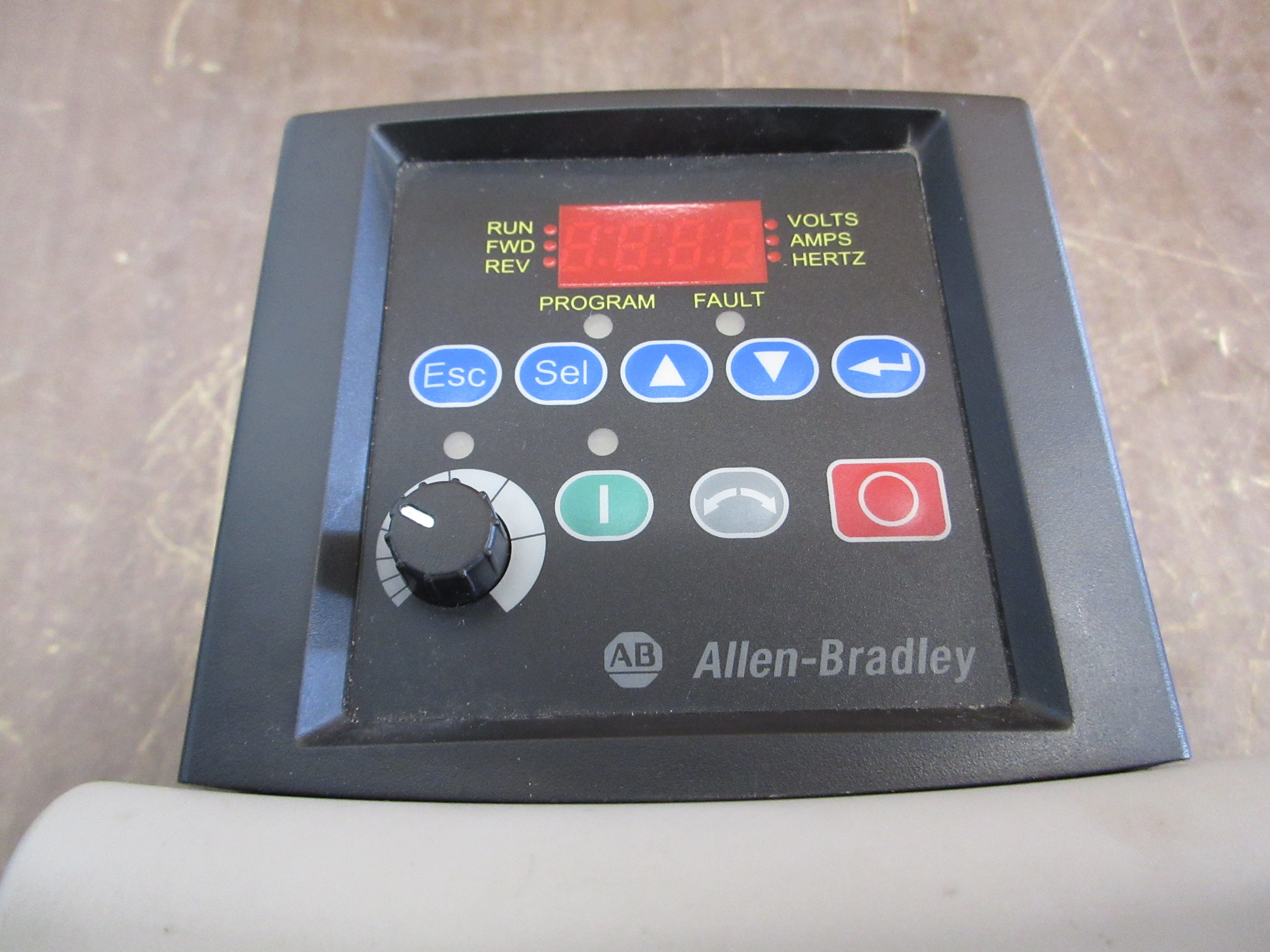 Allen-Bradley PowerFlex 40 AC Drive 22B-D2P3N104 1HP 3Ph Out Used