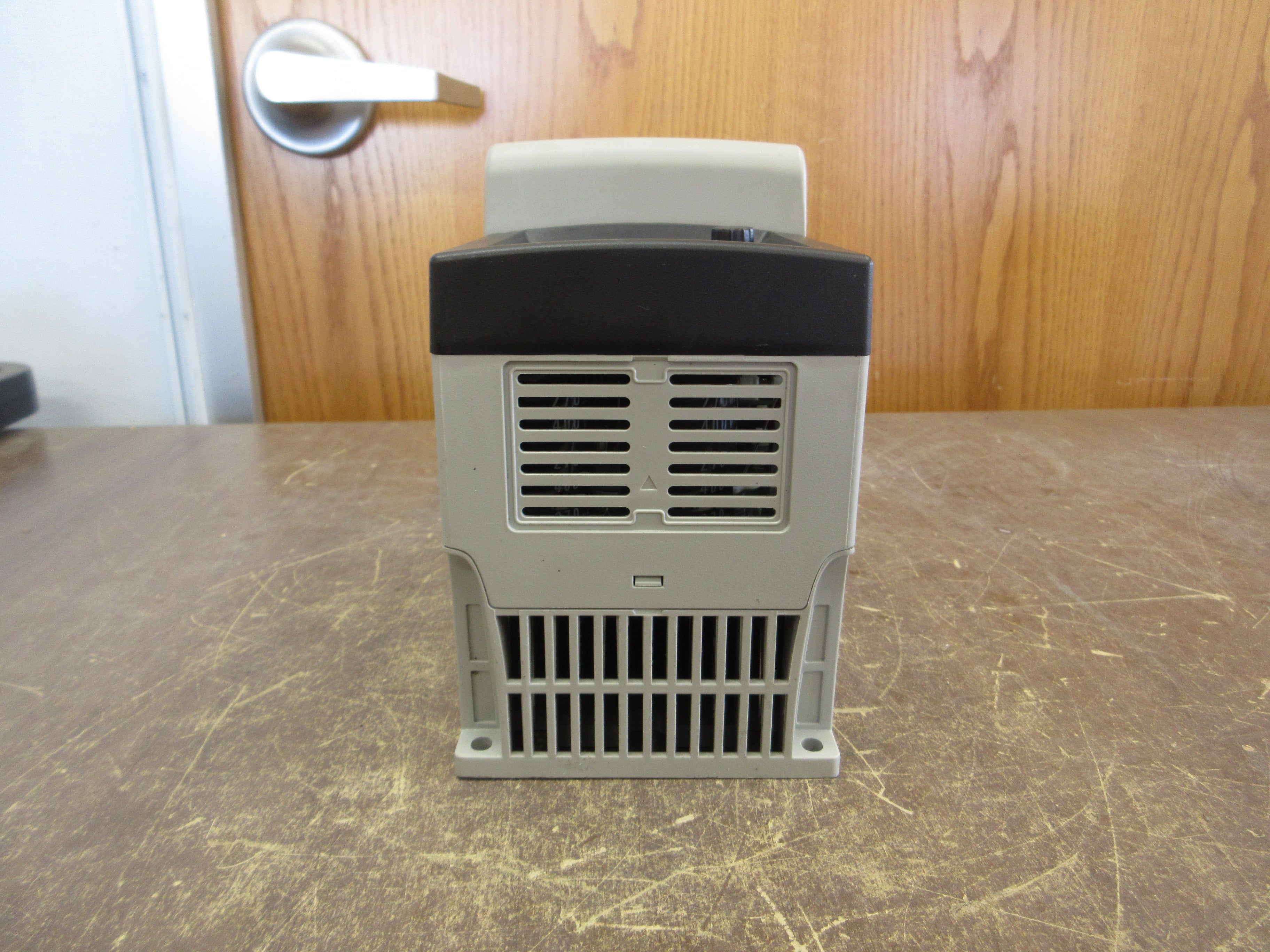 Allen-Bradley PowerFlex 40 AC Drive 22B-D2P3N104 1HP 3Ph Out Used