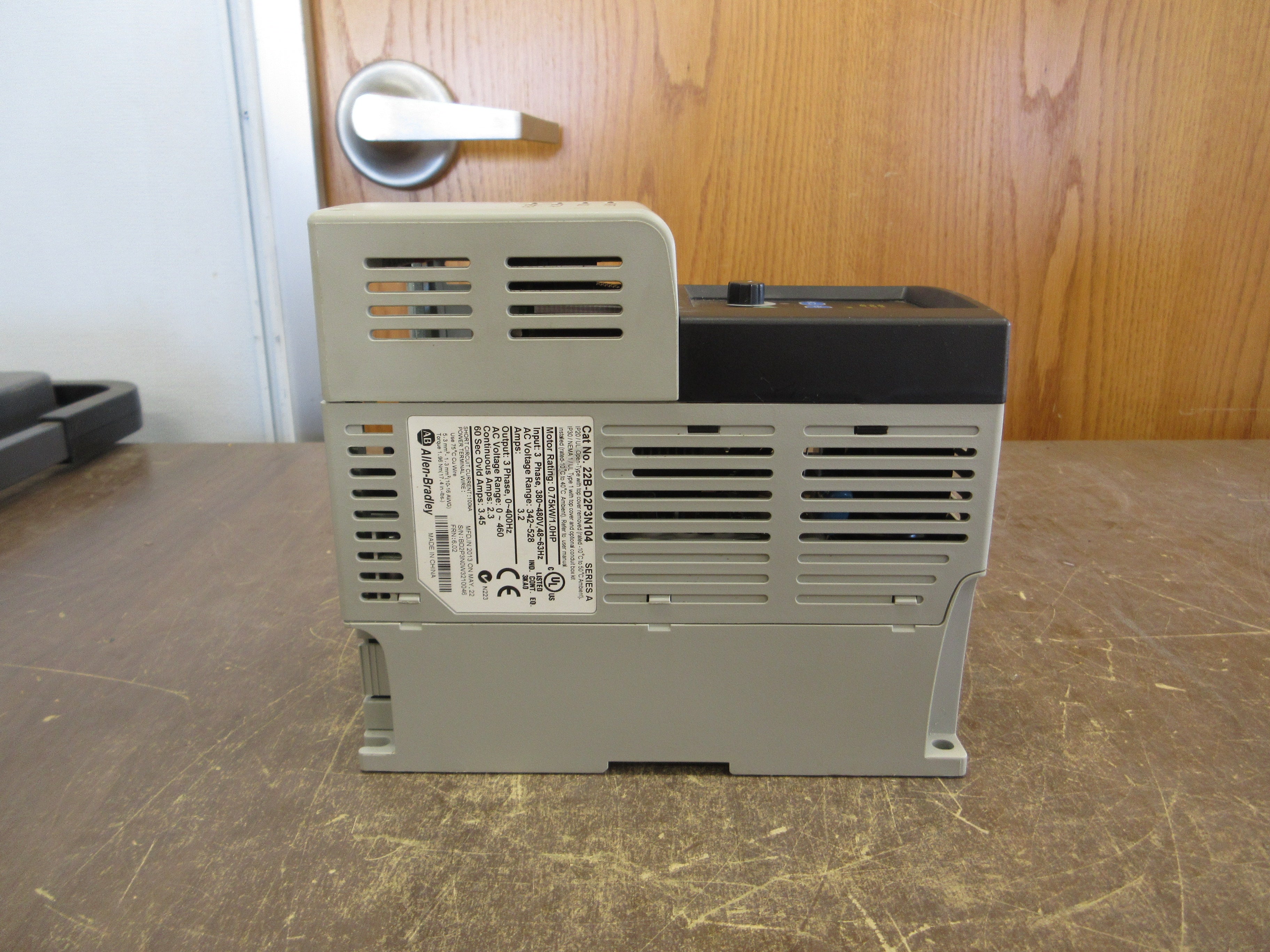 Allen-Bradley PowerFlex 40 AC Drive 22B-D2P3N104 1HP 3Ph Out Used