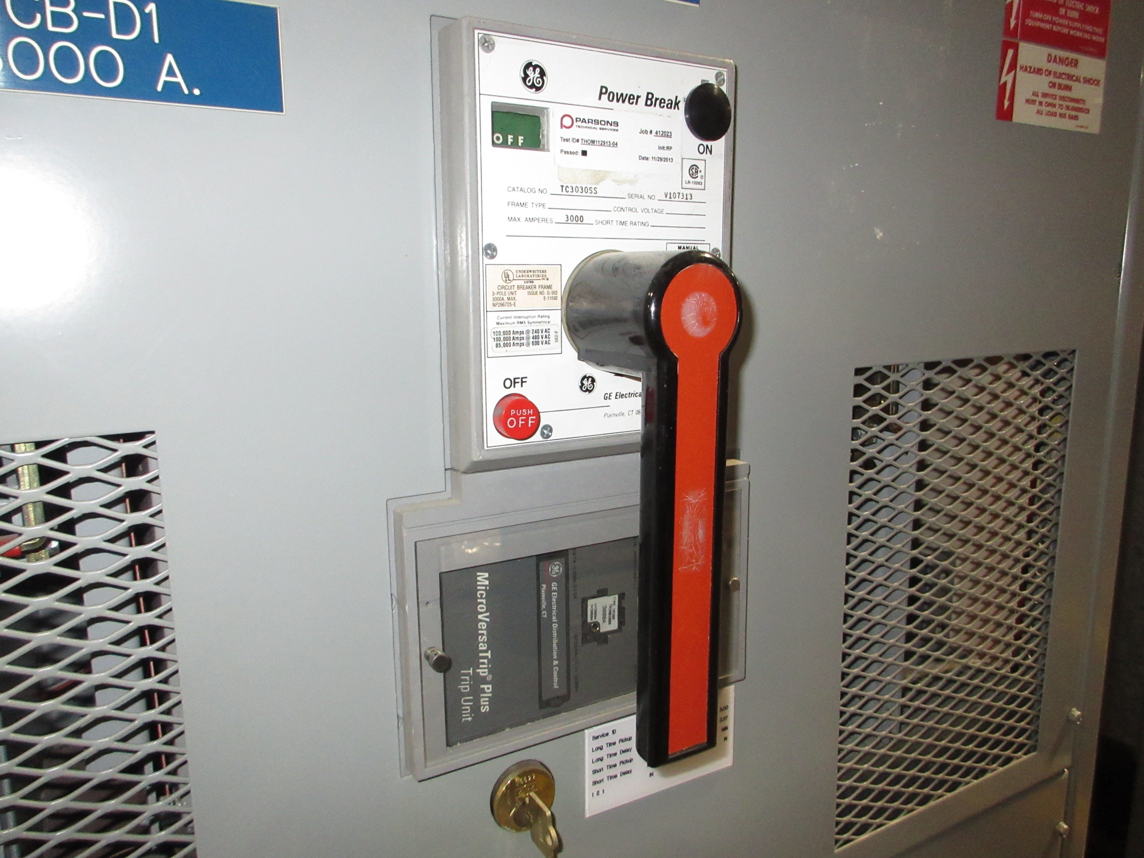 GE 3000A Main Tie Main Switch Gear Line Up TC3030SS 3000A Main Breaker Used