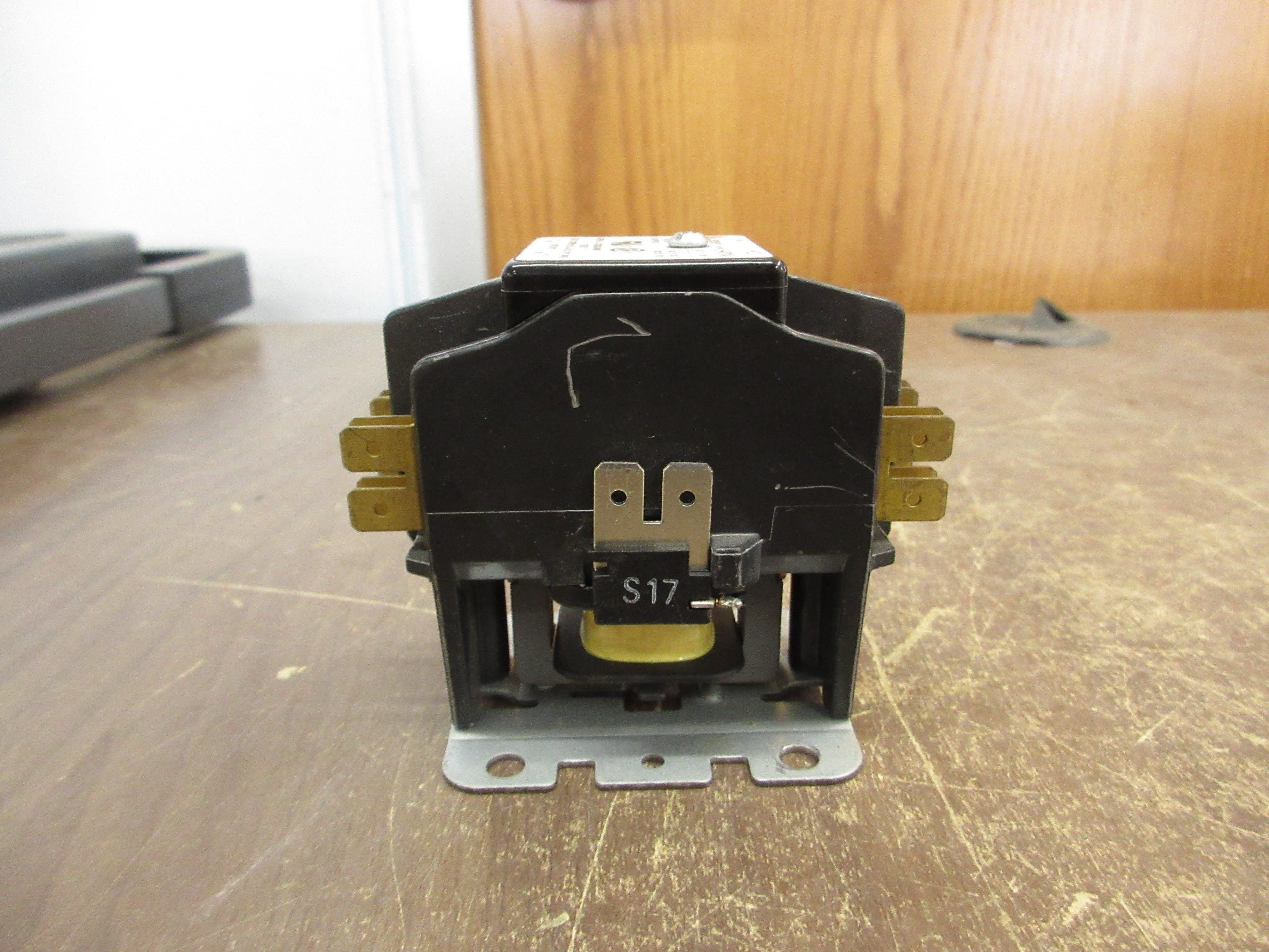 Liebert Contactor E-011A 24V Coil 20A 600V Used