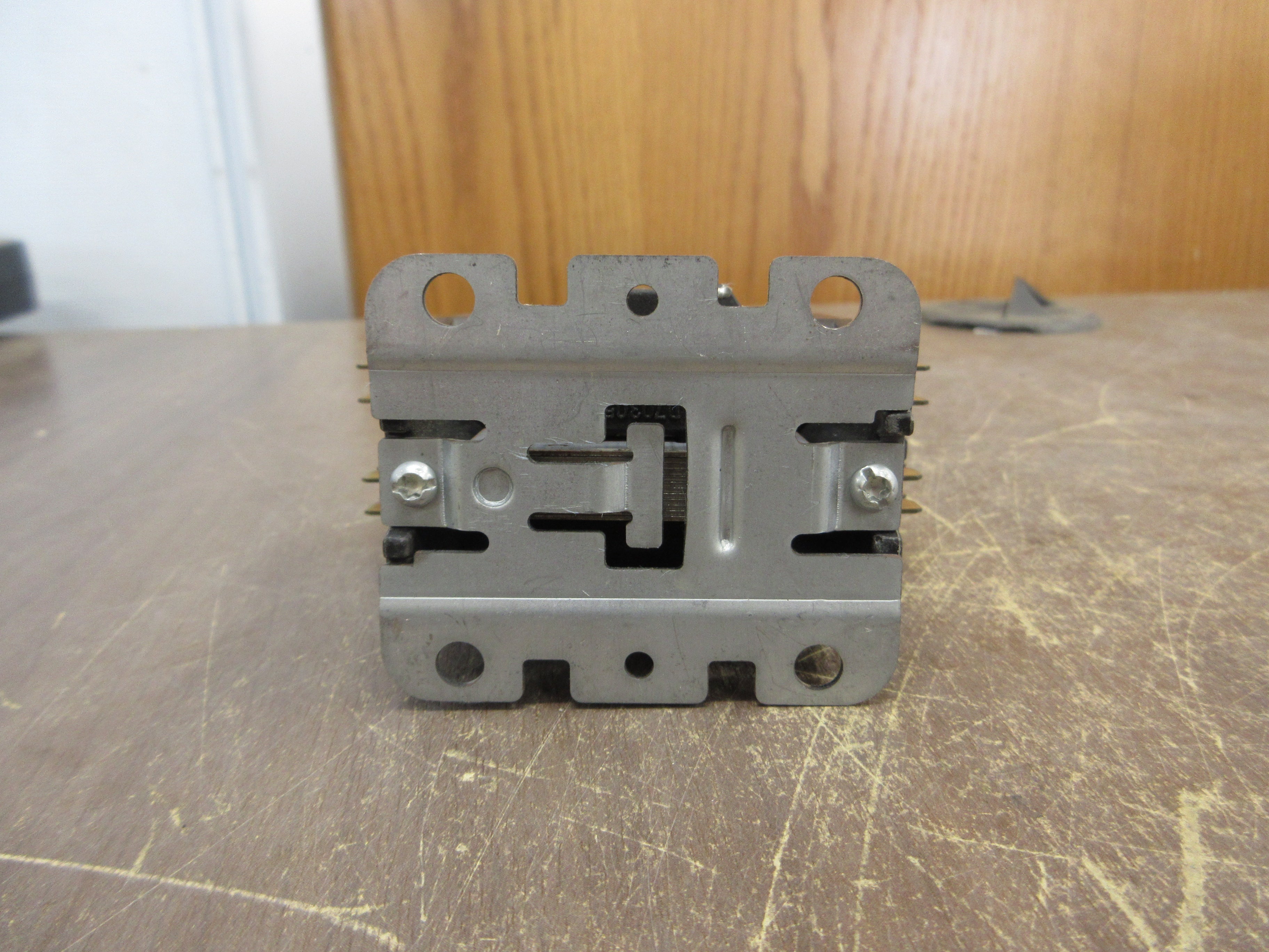 Liebert Contactor E-011A 24V Coil 20A 600V Used