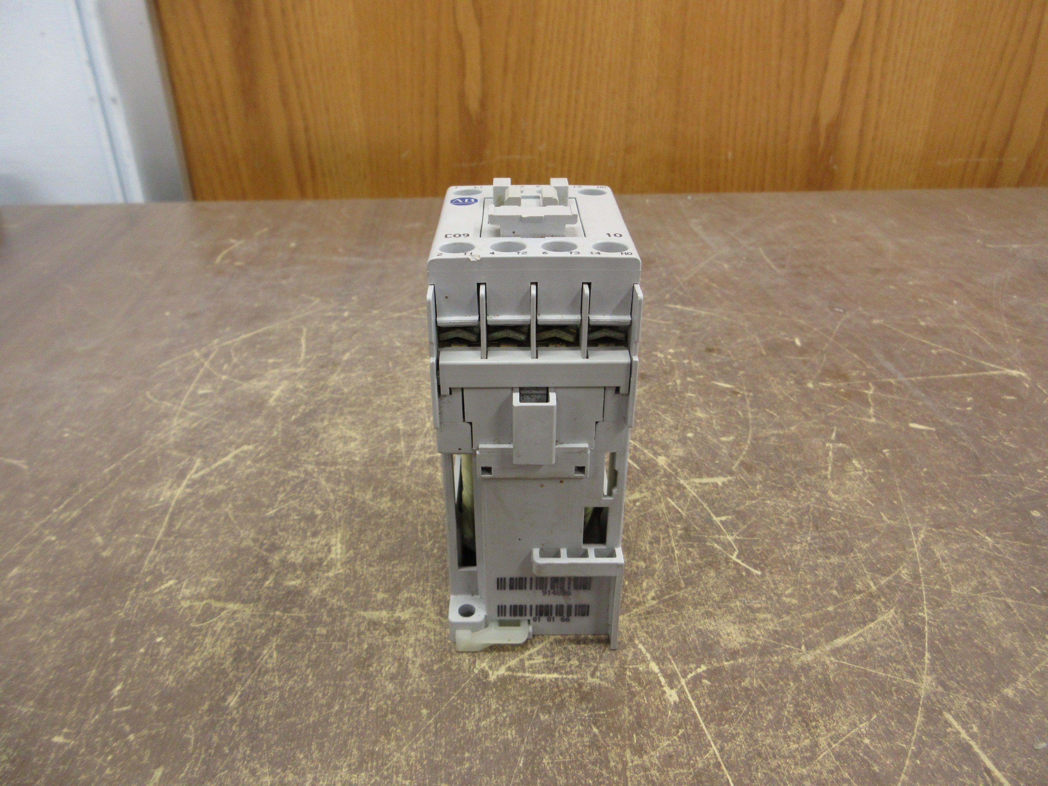 Allen-Bradley Contactor 100-C09Z*10 32A 24VDC Coil w/ Surge Suppressor Used