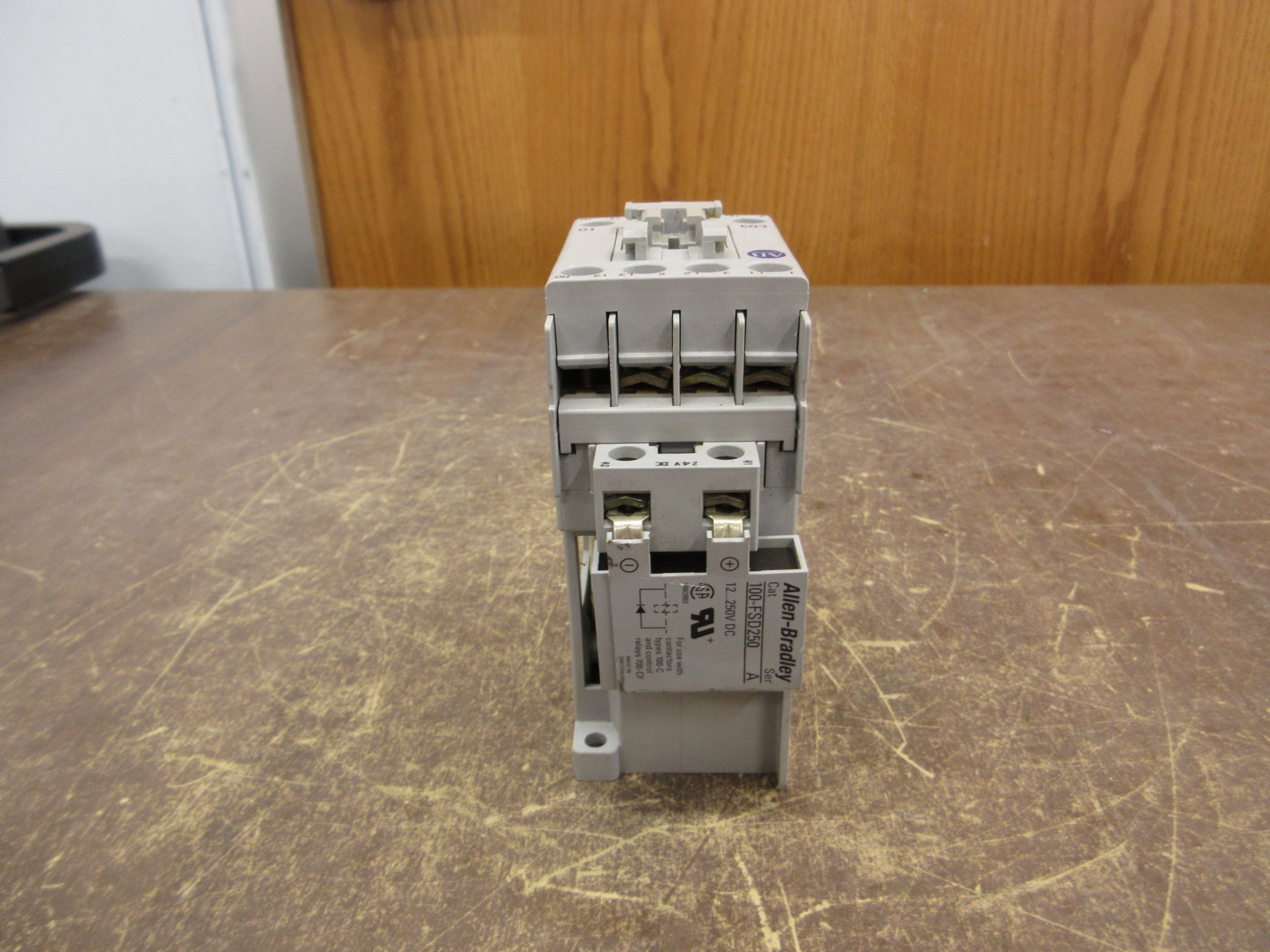 Allen-Bradley Contactor 100-C09Z*10 32A 24VDC Coil w/ Surge Suppressor Used