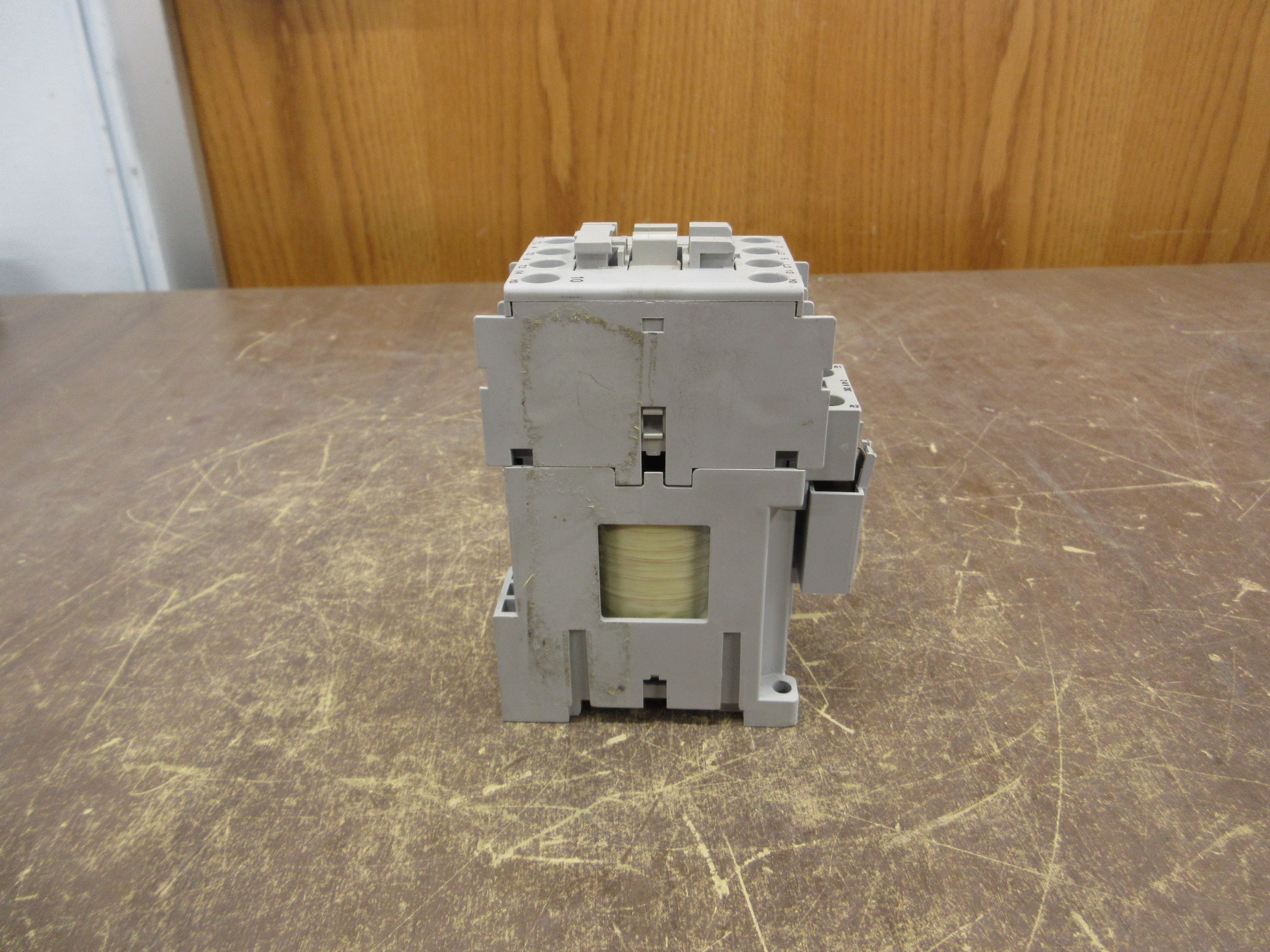 Allen-Bradley Contactor 100-C09Z*10 32A 24VDC Coil w/ Surge Suppressor Used