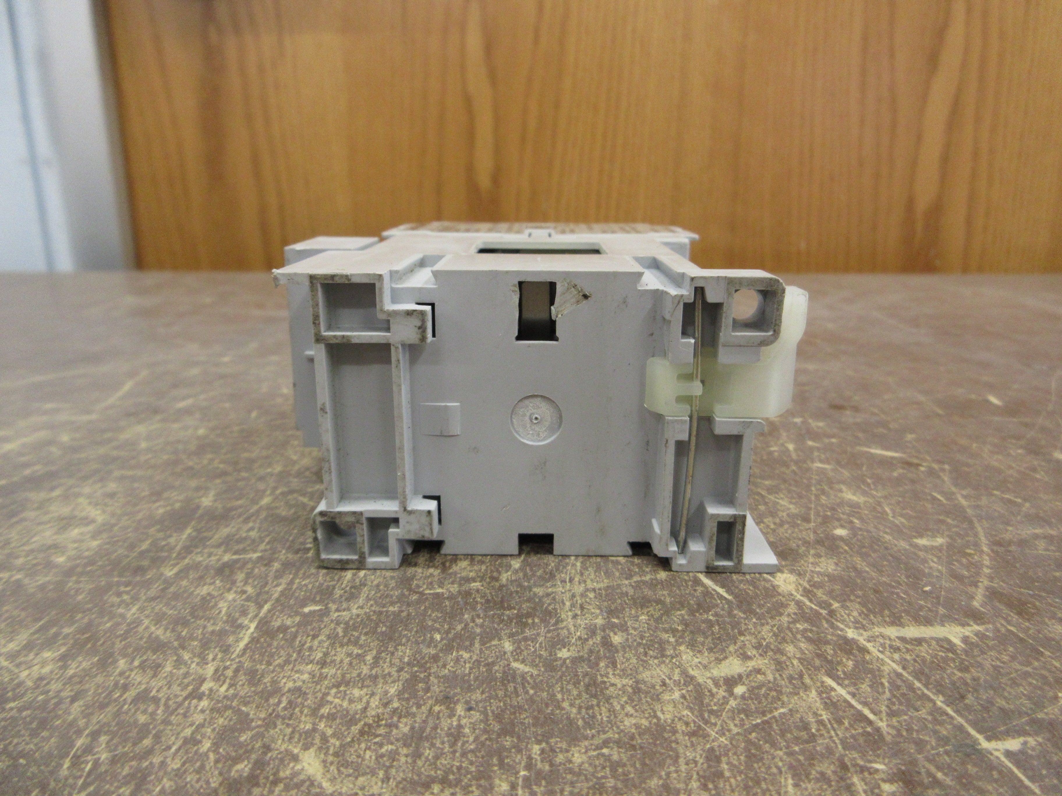 Allen-Bradley Contactor 100-C09Z*10 32A 24VDC Coil w/ Surge Suppressor Used