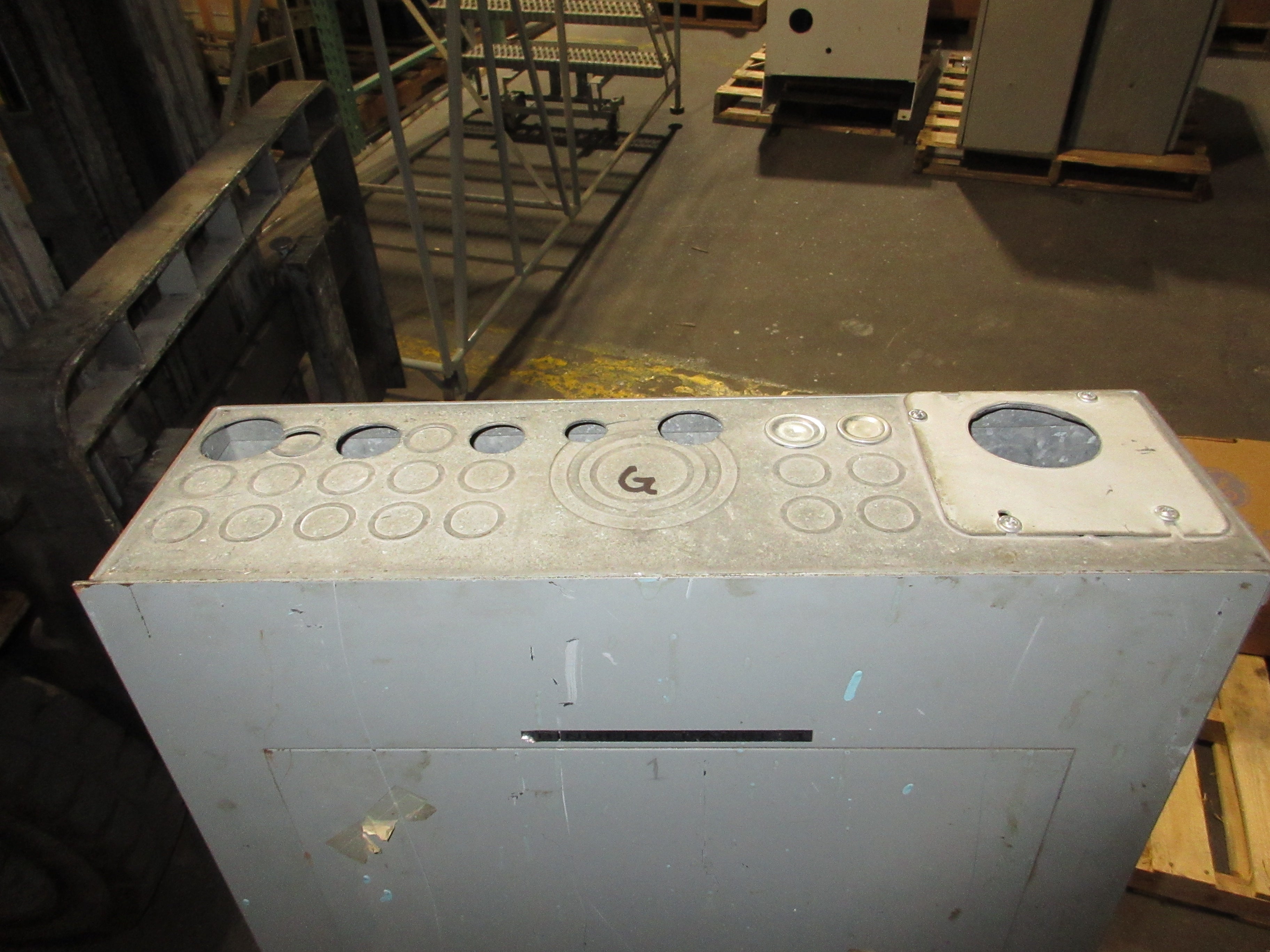 Square D Main Breaker Circuit Breaker Panel NQOB-42050-1 200A Max, 200A Main