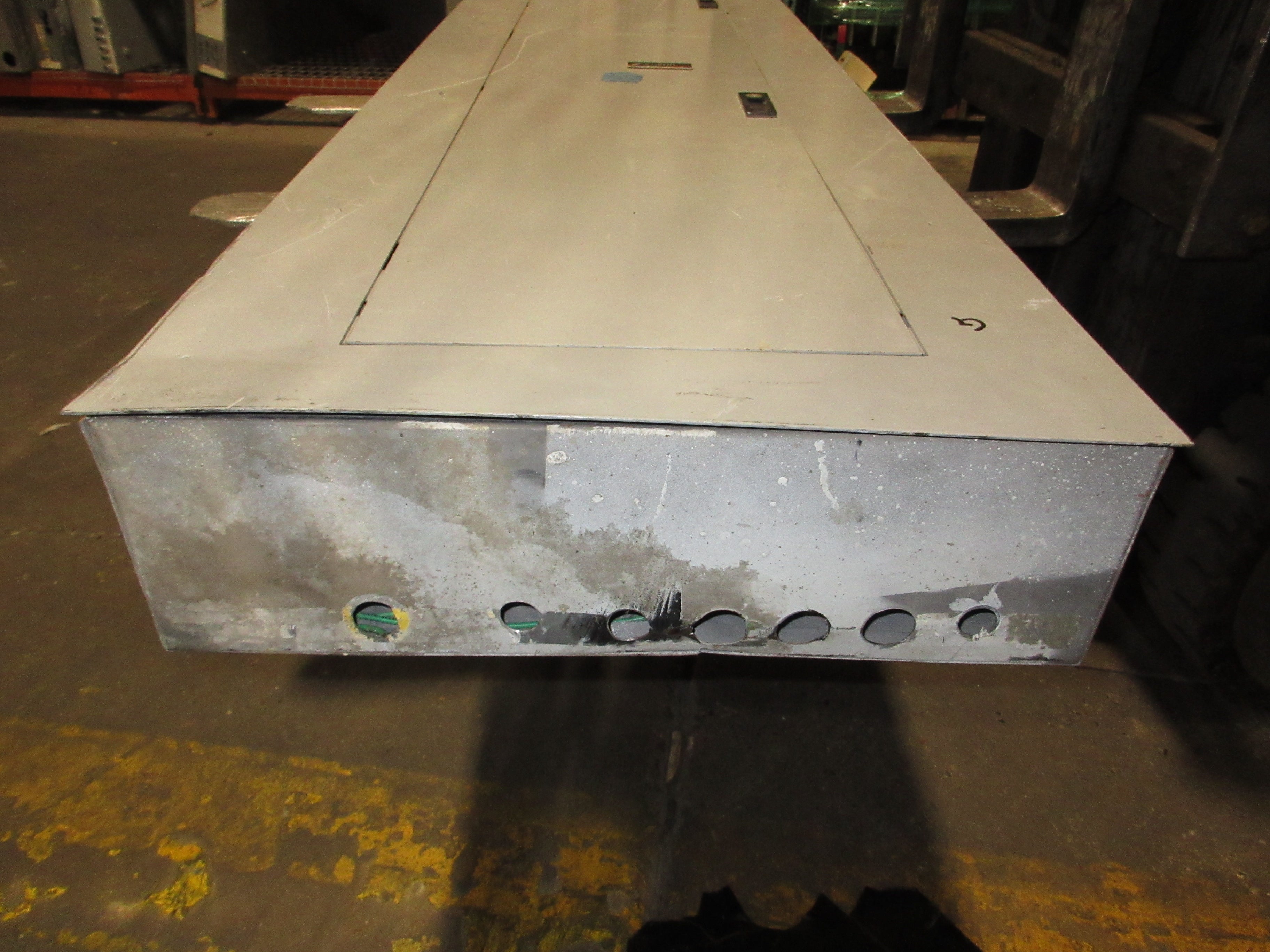 GE Main Lug Breaker Panel 400A 480V 42-Slot Breakers: (10) 20A 1P Used