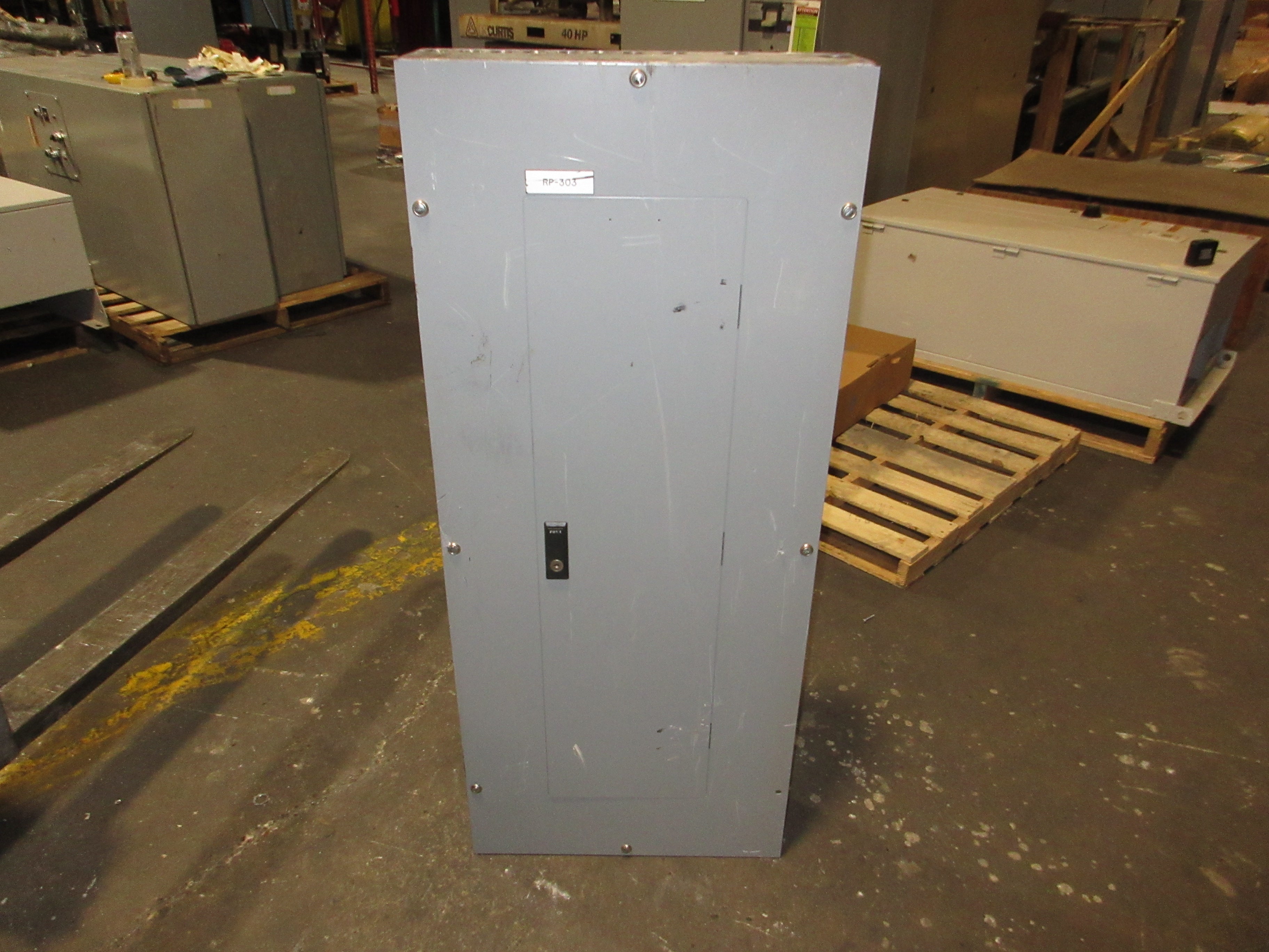 Eaton Main Breaker Circuit Breaker Panel IC96646 100A Max 208Y/120 100A Main 3Ph