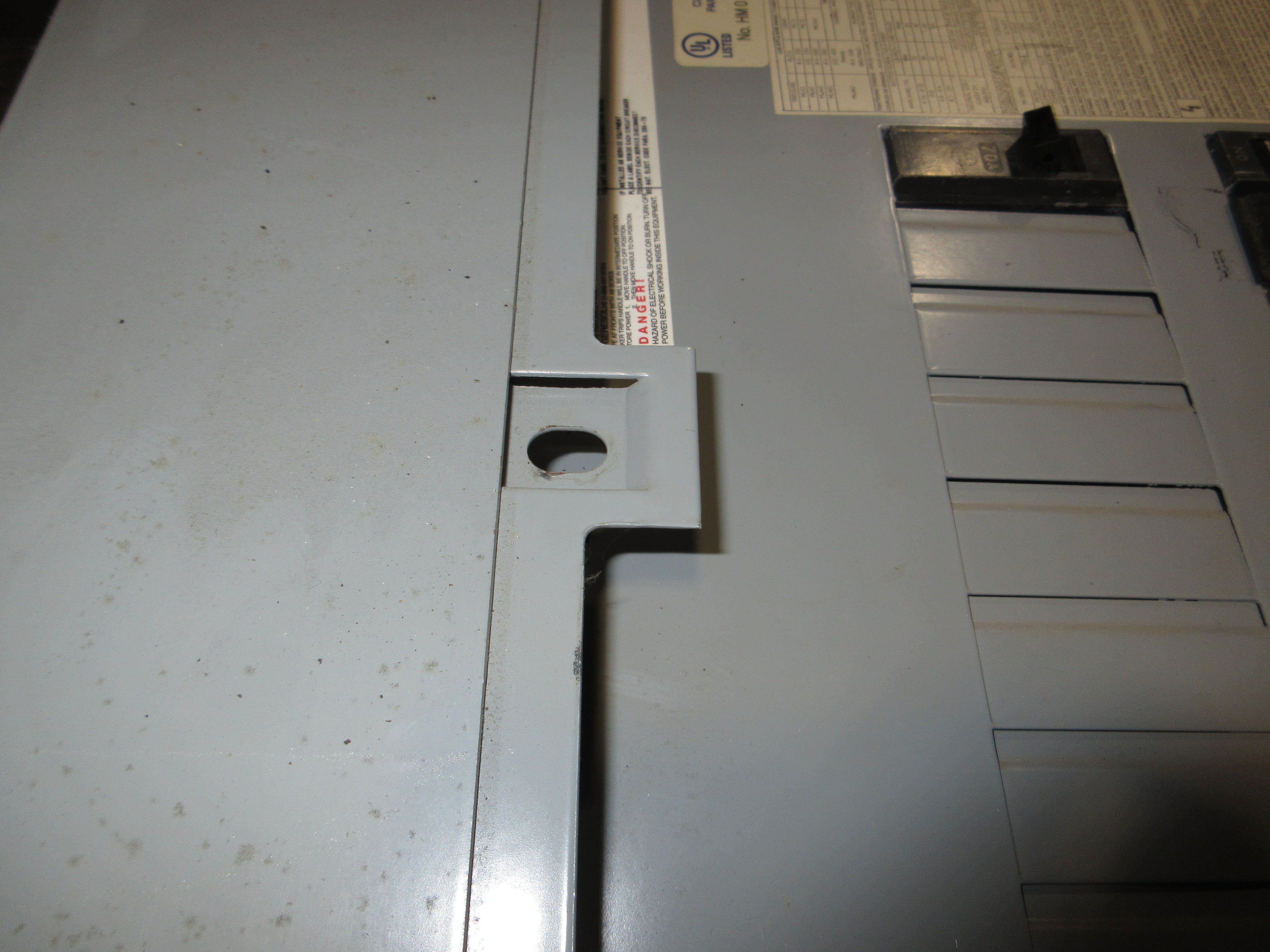 GE Main Lug Breaker Panel AQU1182RCX AXT1 225A Max 120/240V 1Ph 3W 18-Slot Used