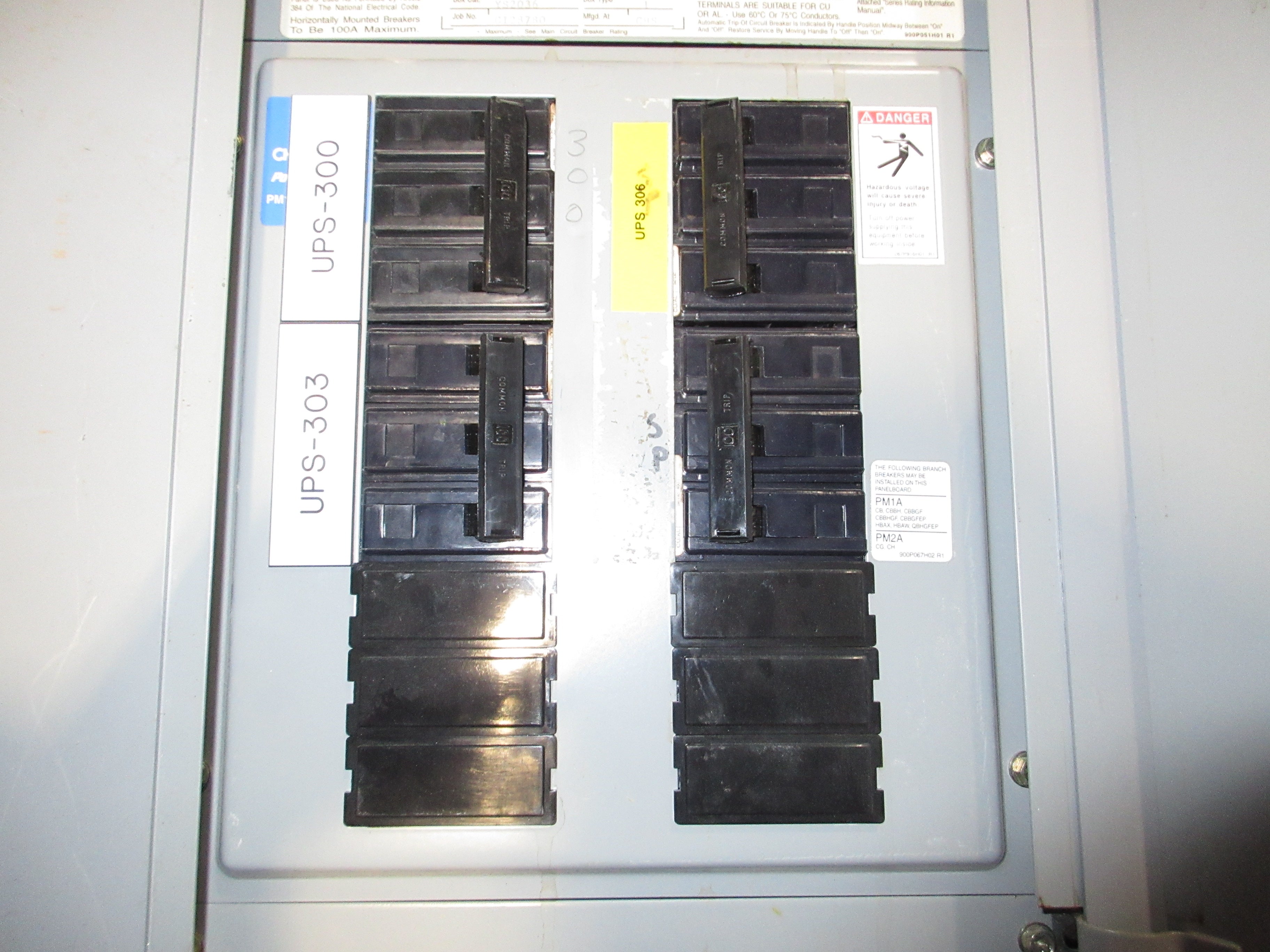 Eaton Main Breaker Circuit Breaker Panel IC96649G02 225A Max 208Y/120 225A Main
