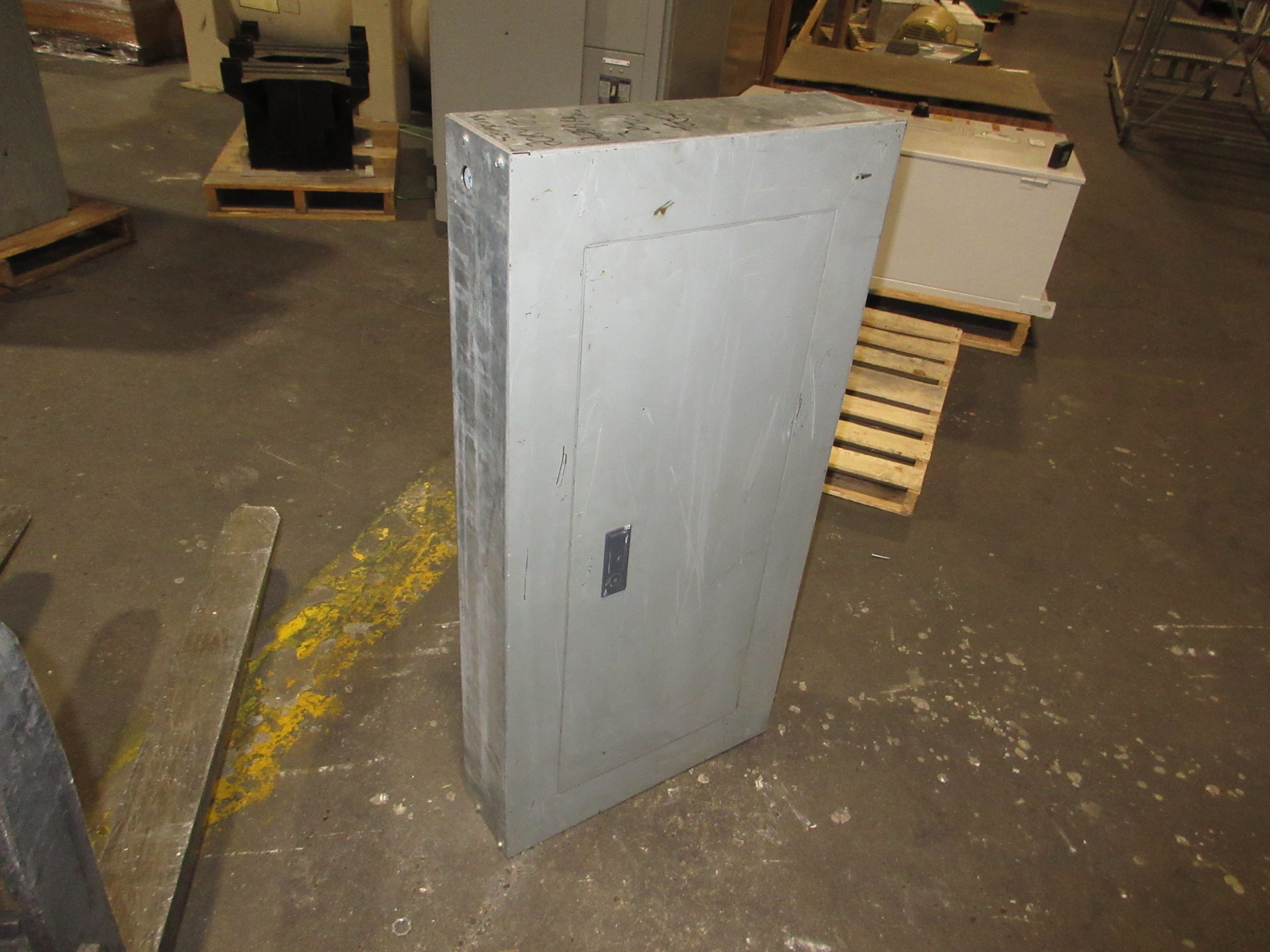 Siemens Main Lug Breaker Panel BG42MB4200STM 225A Max 208Y/120V 3Ph 4W 42-Slot