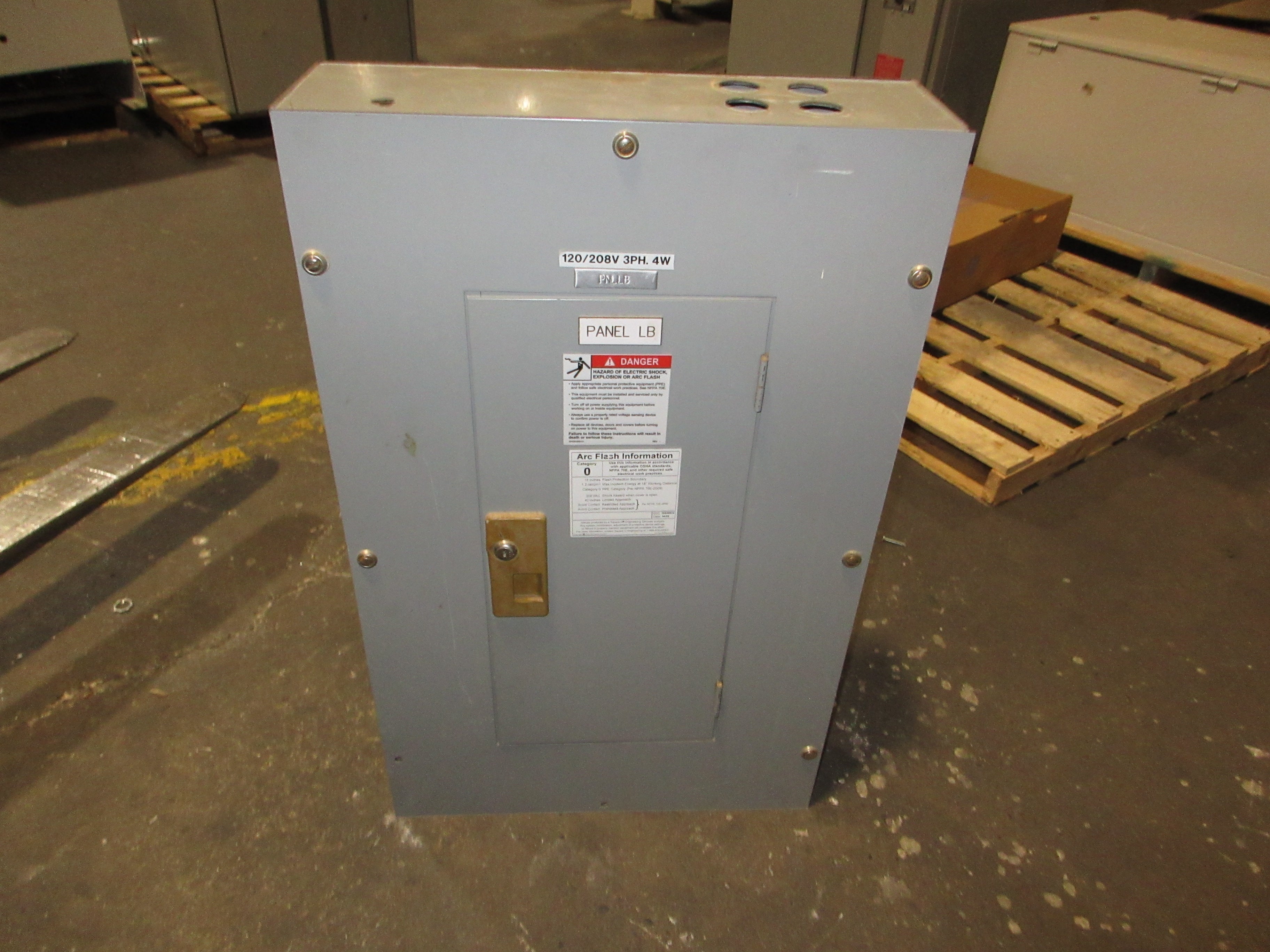 Westinghouse Main Lug Breaker Panel 5158C03G02 100A Max 208Y/120V 3Ph 4W 36-Slot