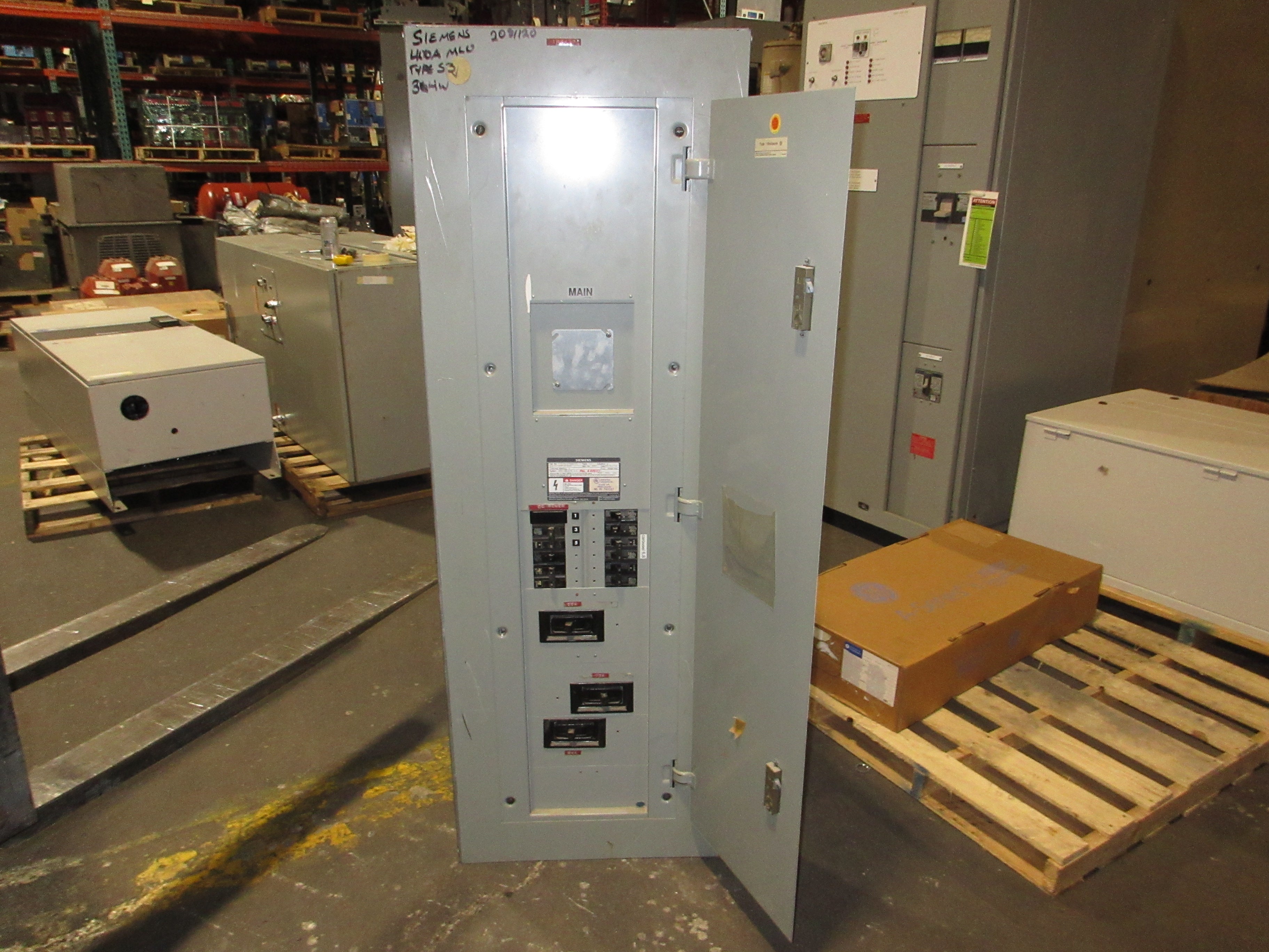 Siemens Main Lug Breaker Panel S3C18J2400CTS 400A Max 208Y/120V 3Ph 4W 12-Slot